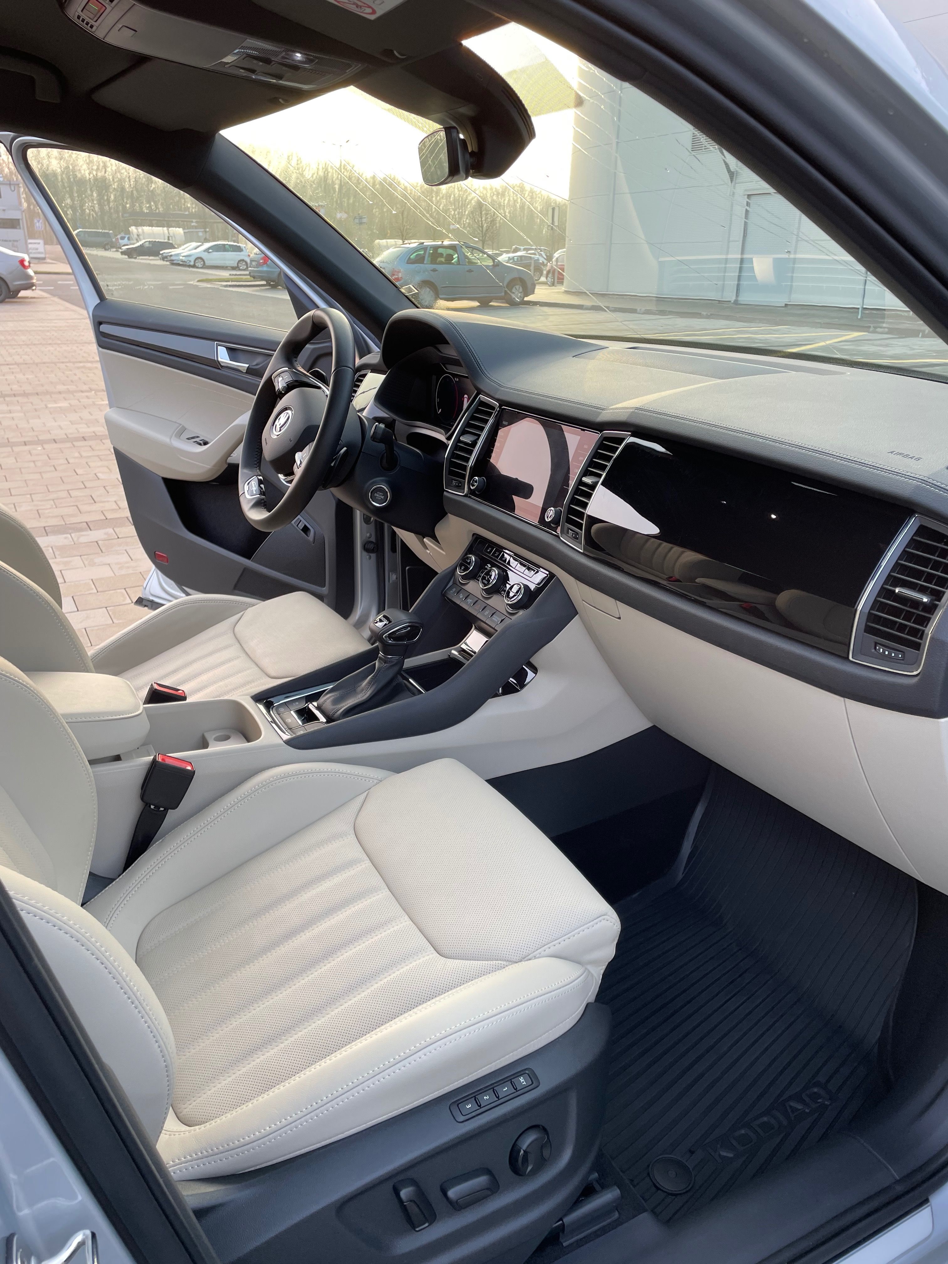 Škoda Kodiaq, Škoda KODIAQ L&K 4x4 73000km - fotka 4