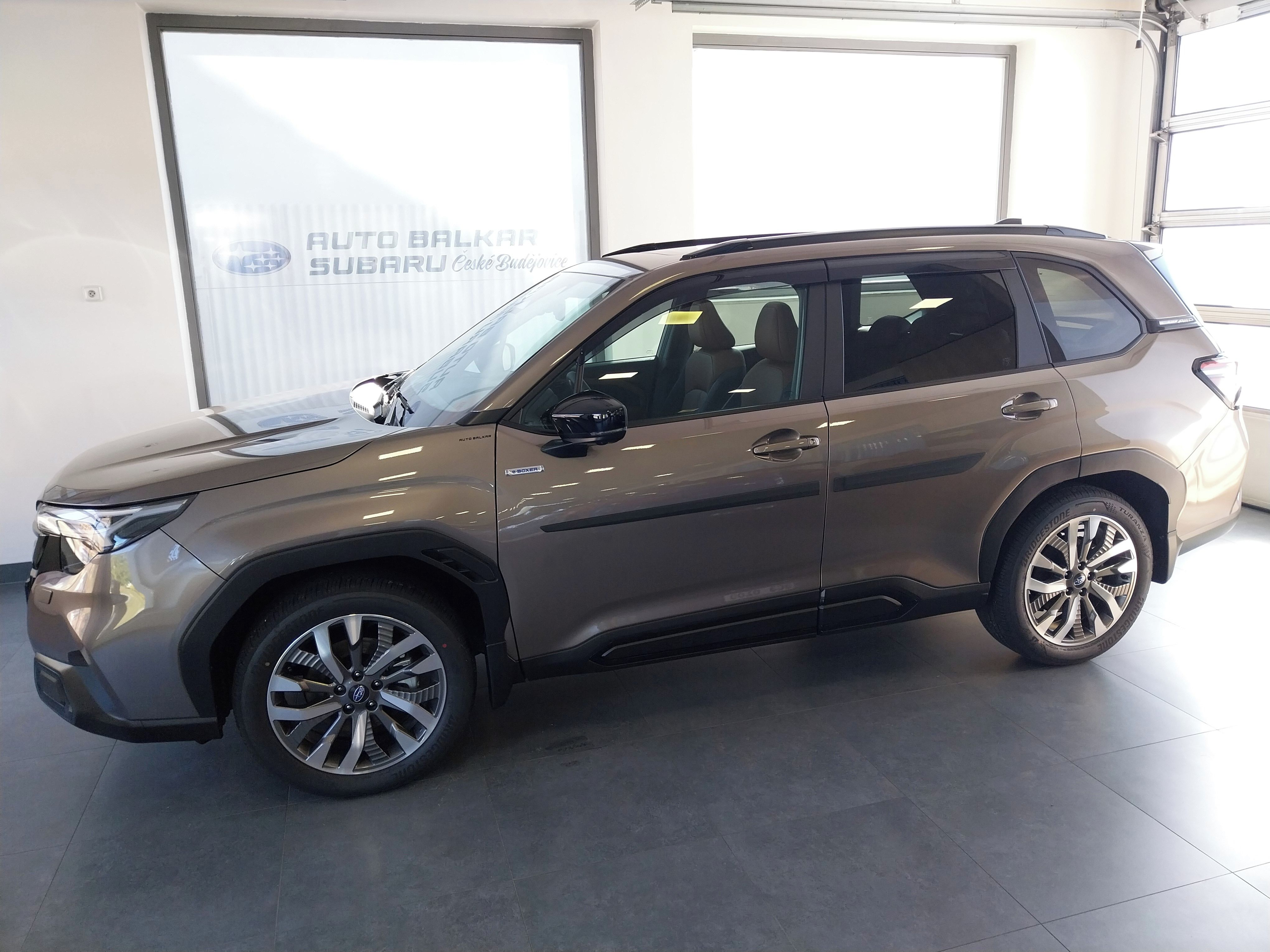 Subaru Forester, 2.0i MHEV Touring, Hnědá kůže - fotka 4