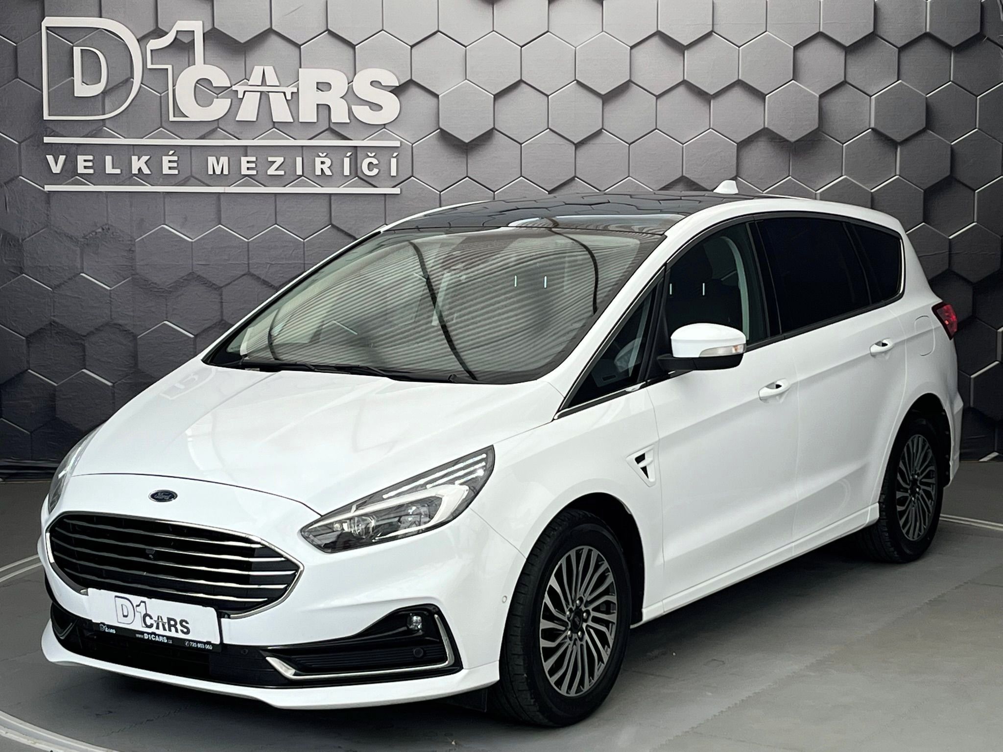 Ford S-MAX, 2.0 EB Titanium LED manuál