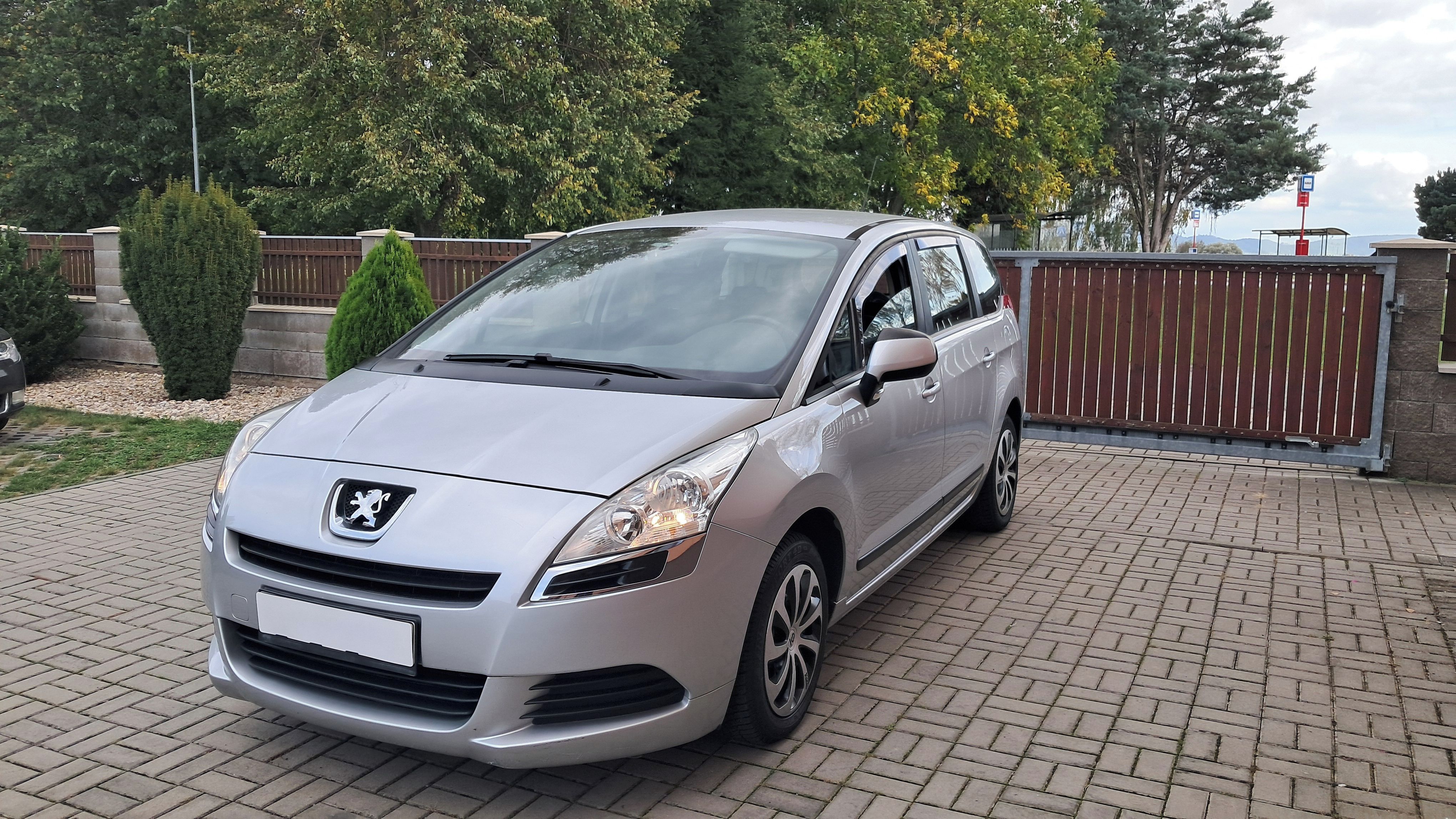 Peugeot 5008, 1.6i / 88KW 7 MÍST