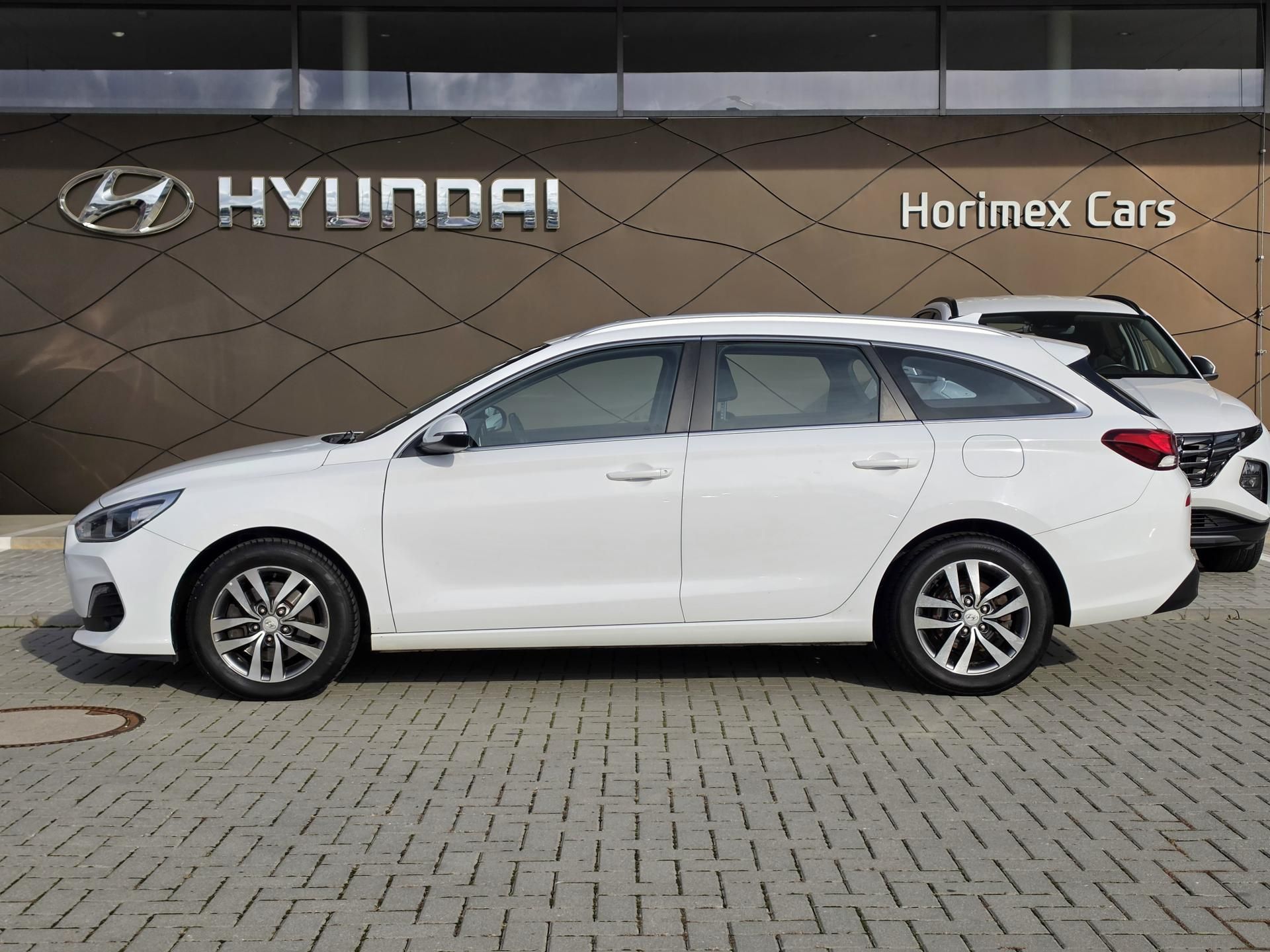 Hyundai i30, 1,4 TGDI 103kW STYLE NAV - fotka 2