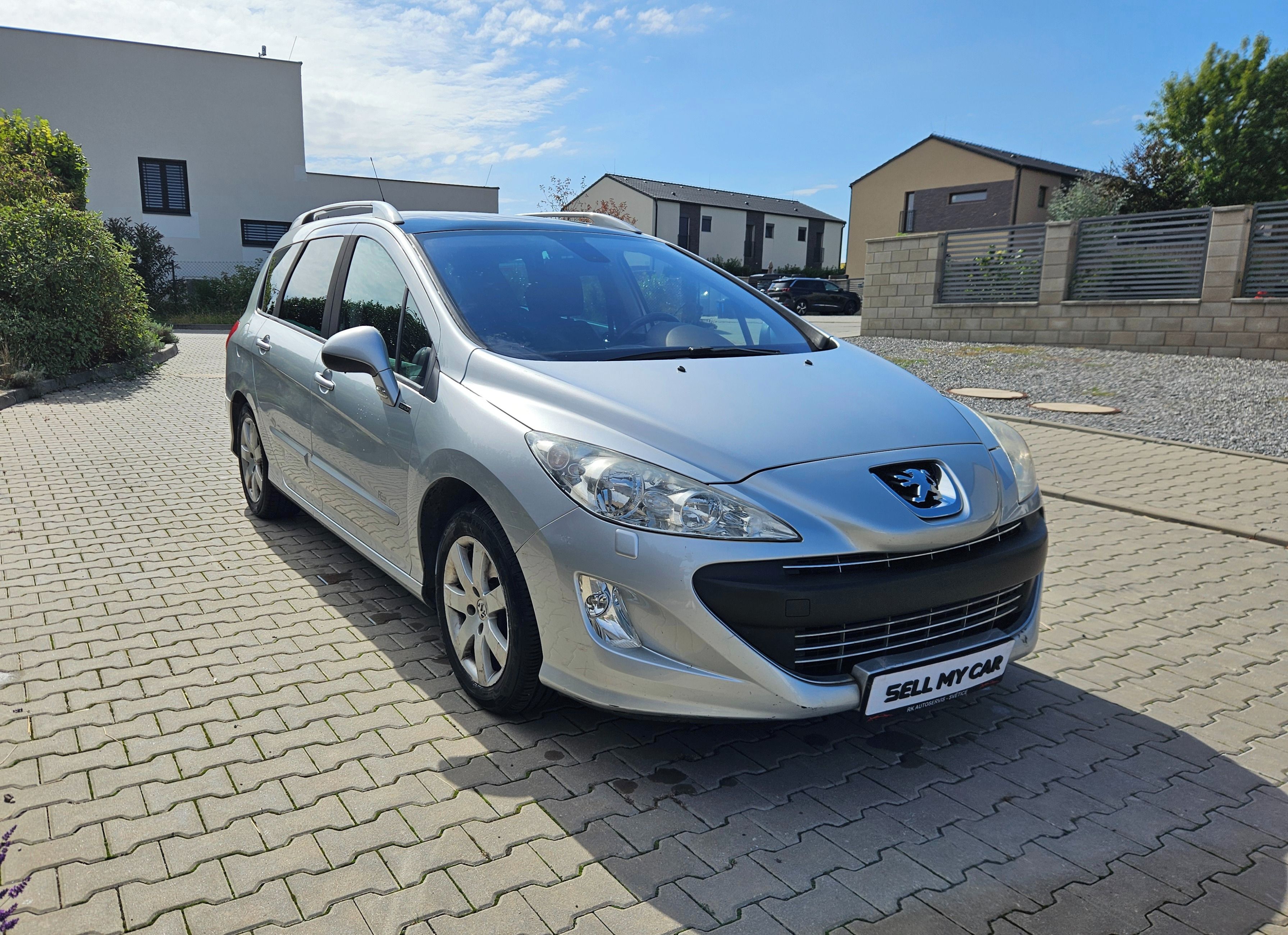 Peugeot 308, 1,6/68kW ČR 7.míst Pano Tažné - fotka 3