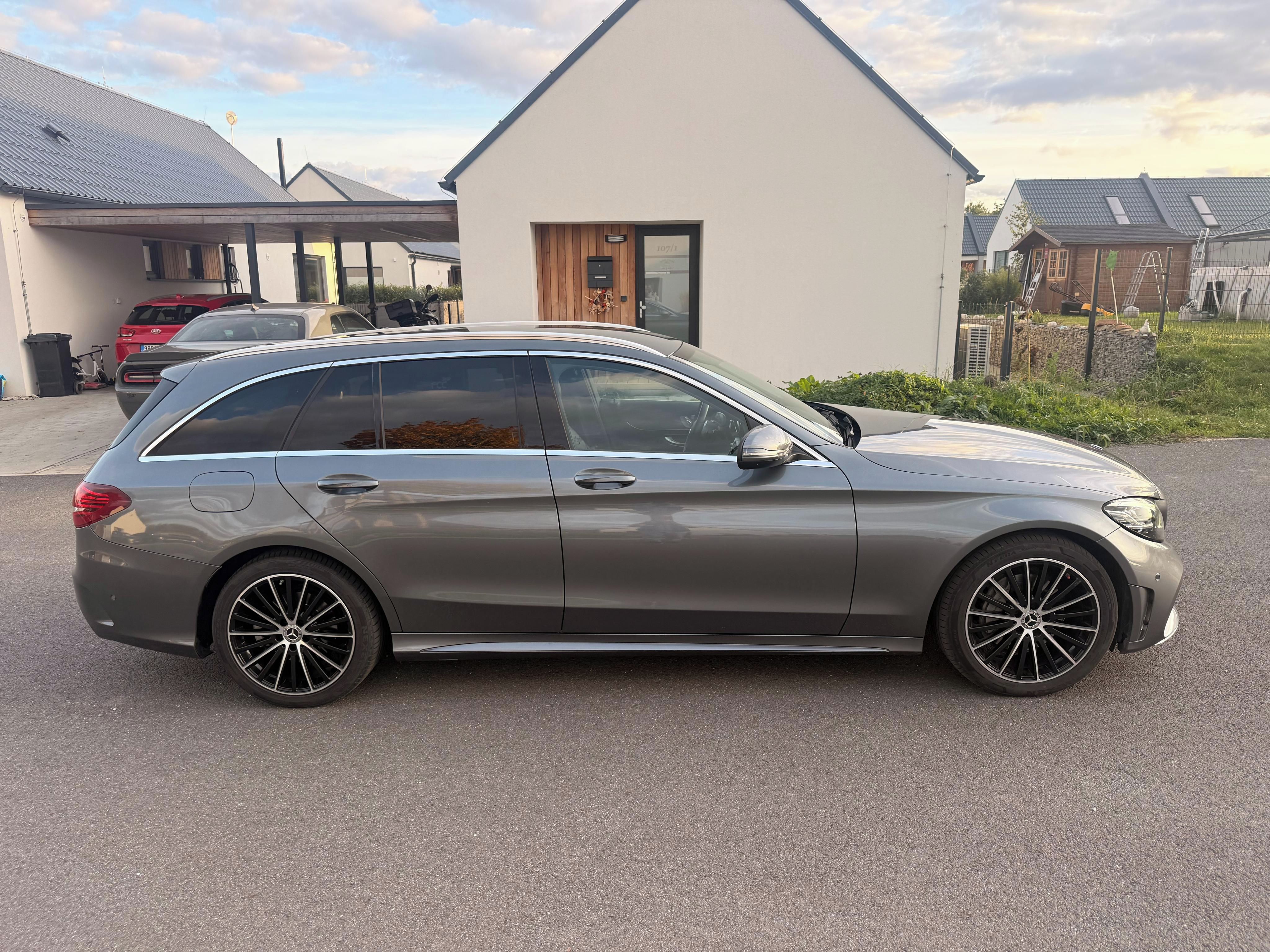 Mercedes-Benz Třídy C, 220D 4MATIC - fotka 3