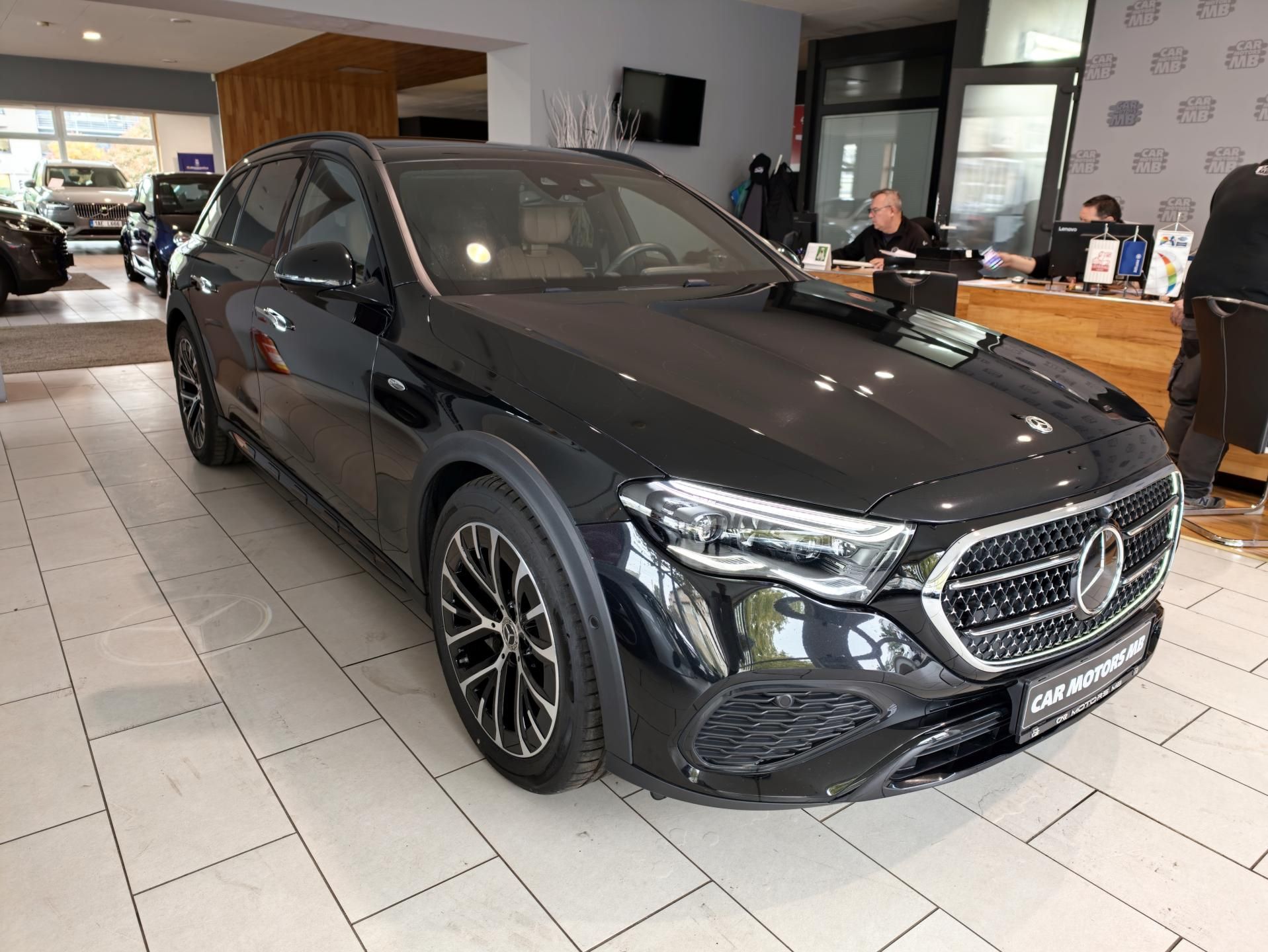 Mercedes-Benz Třídy E, E300de 4M All terrain Premium+ - fotka 3