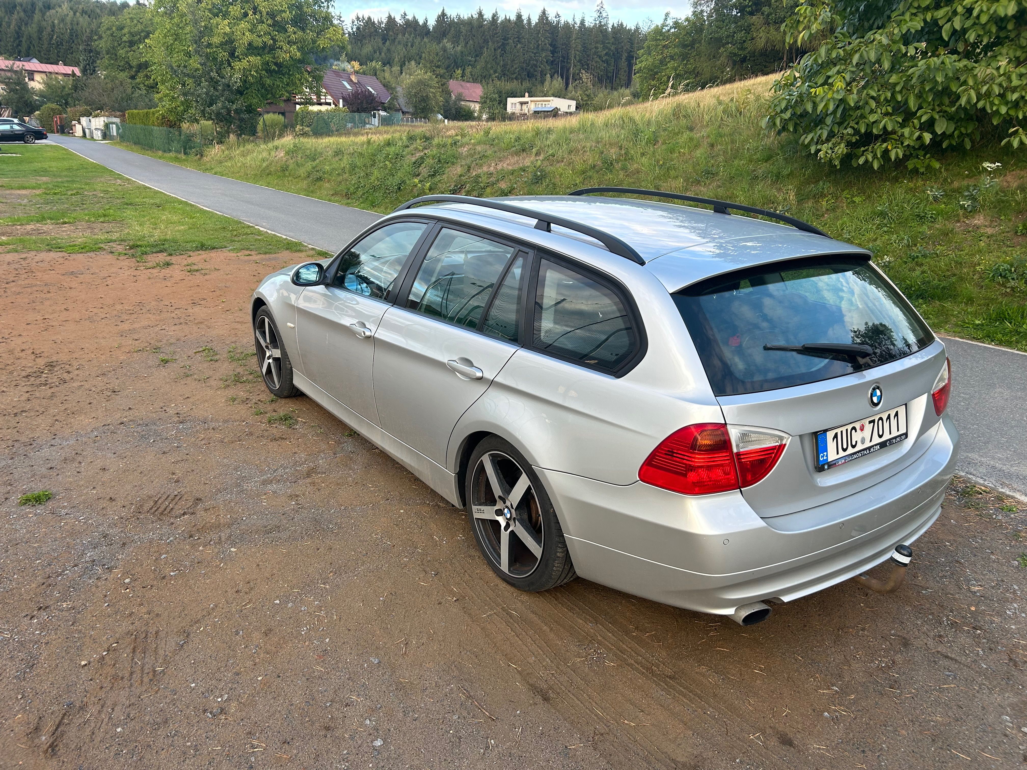 BMW Řada 3, E91 318i, rv. 2008, 105kw - fotka 3