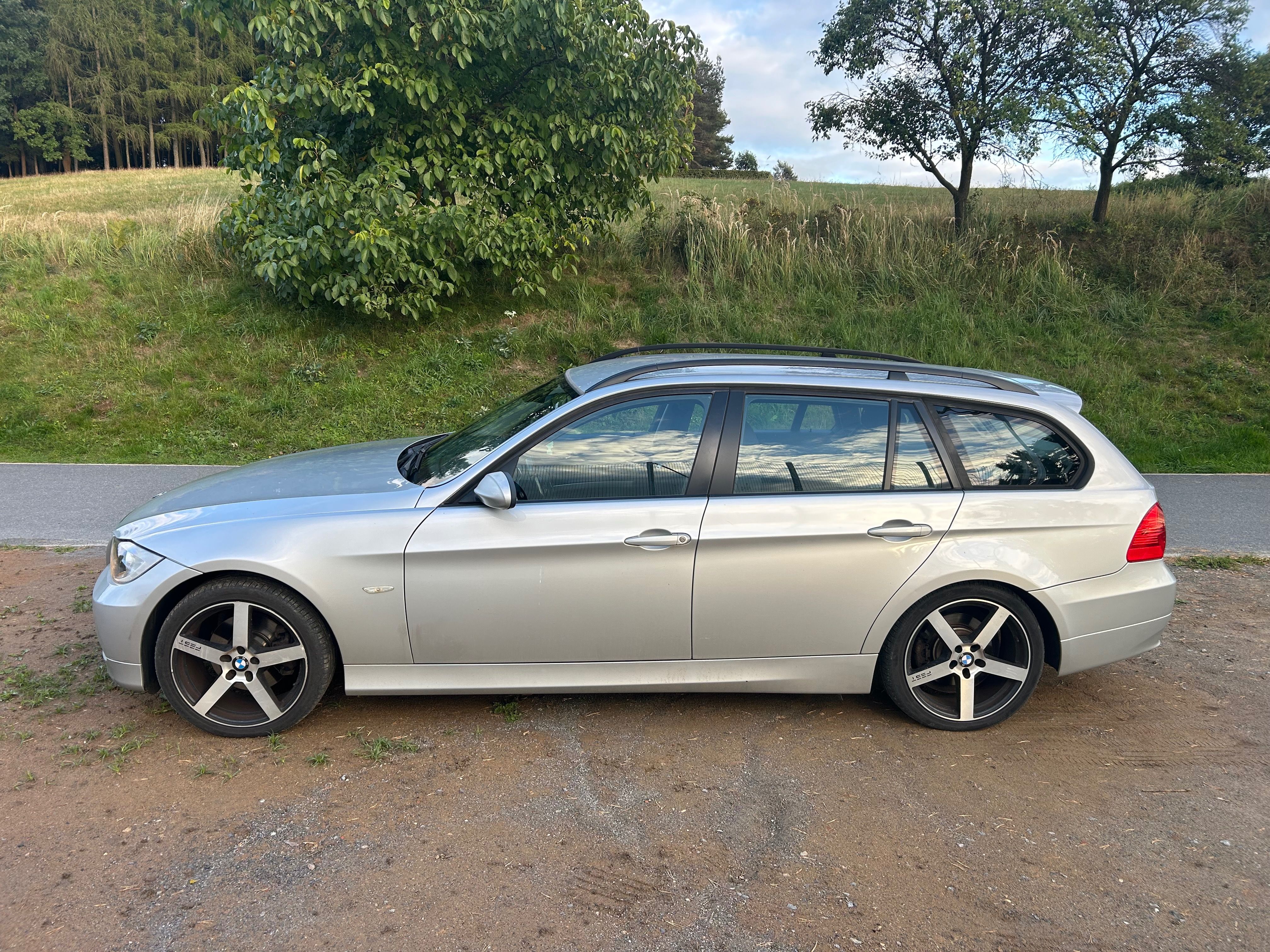 BMW Řada 3, E91 318i, rv. 2008, 105kw - fotka 2