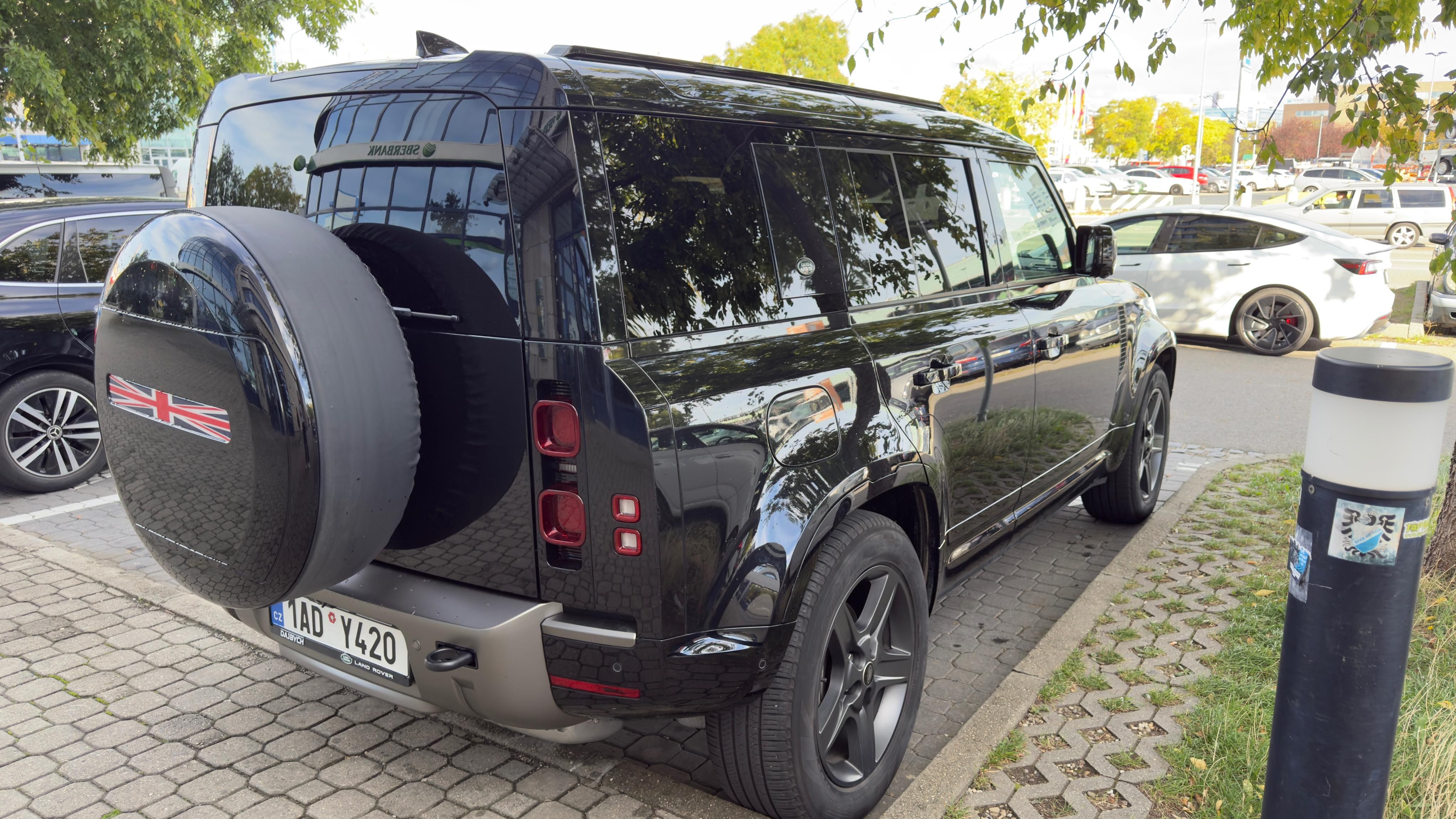 Land Rover Defender, 110 D250 X-Dymanic - fotka 6