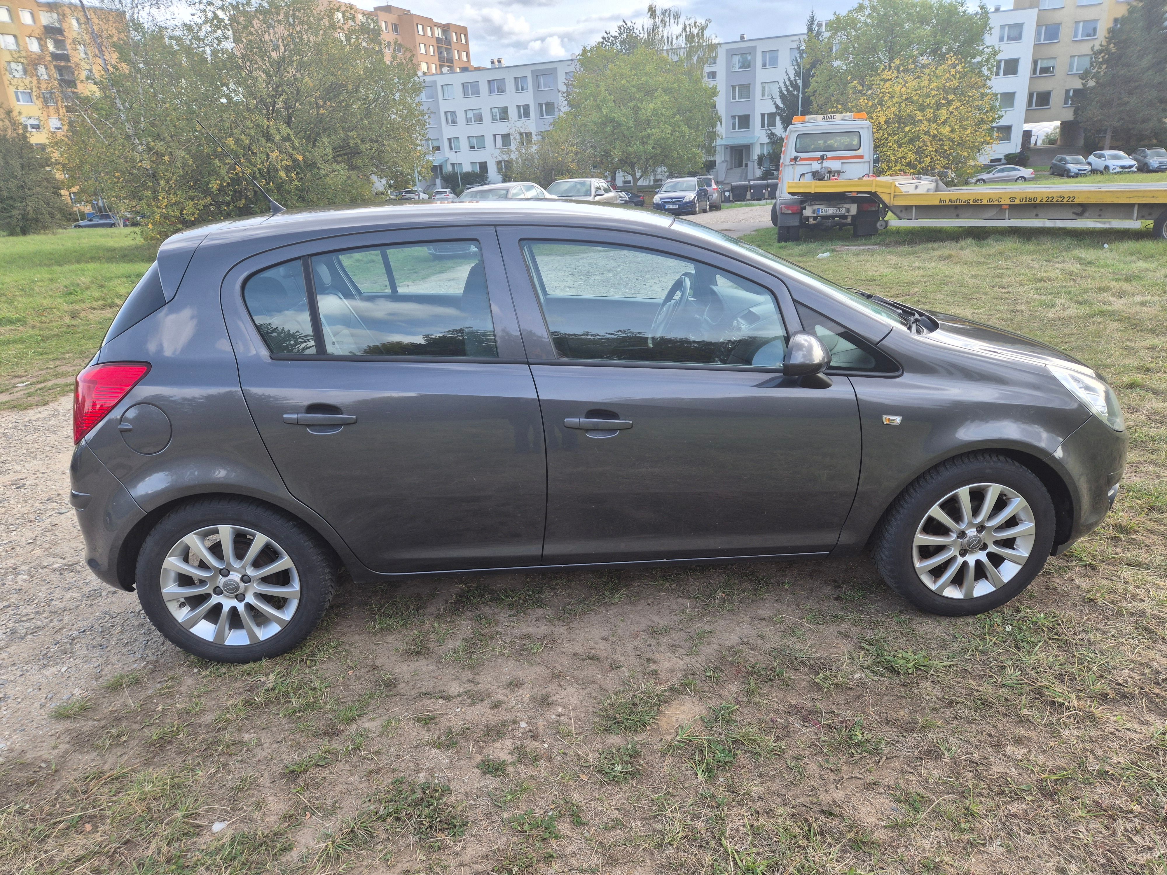 Opel Corsa, 1,4cm 74kw - fotka 3
