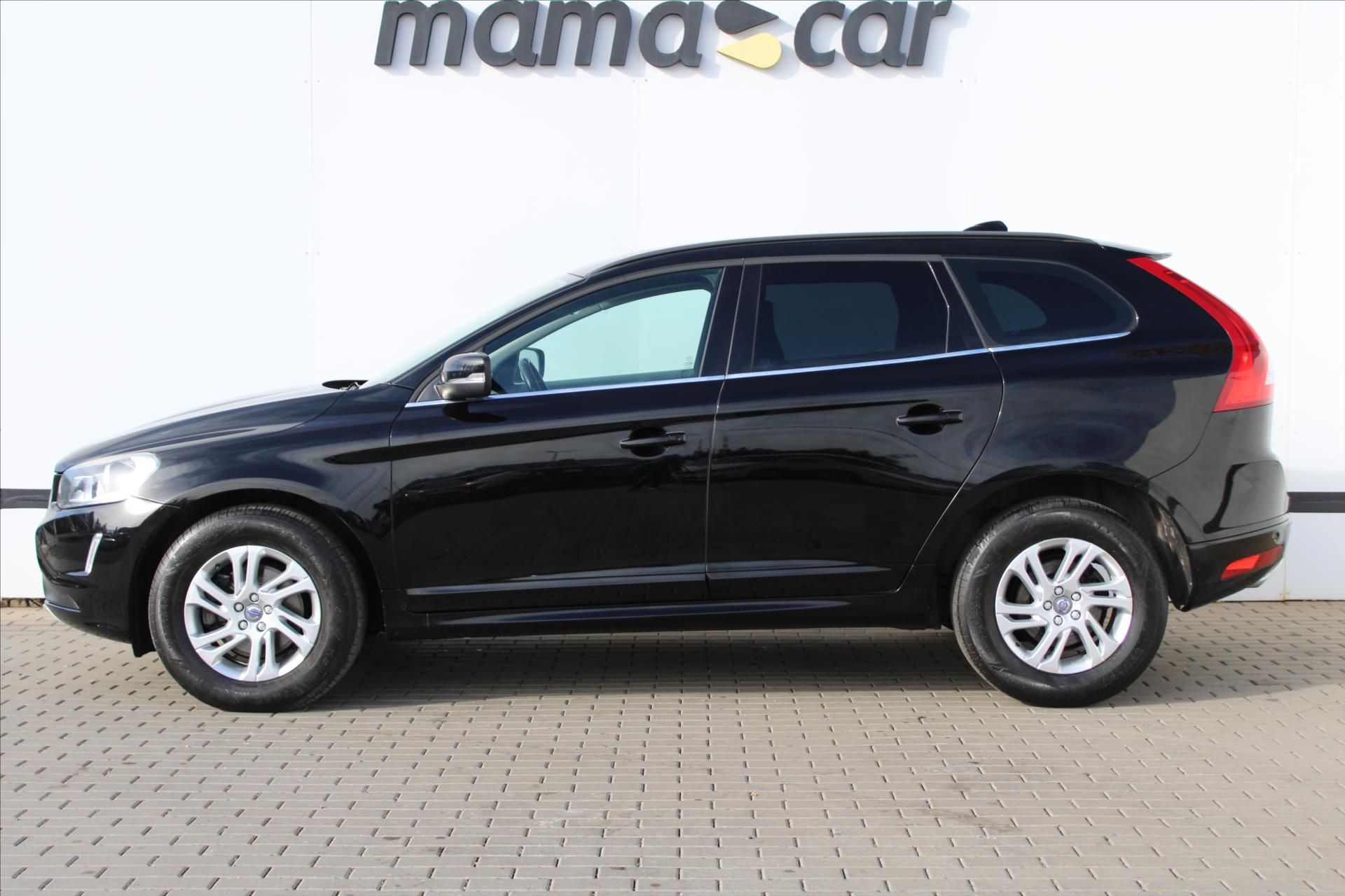 Volvo XC60, 2.4D 140kW AWD SERVIS. KN. ČR - fotka 4