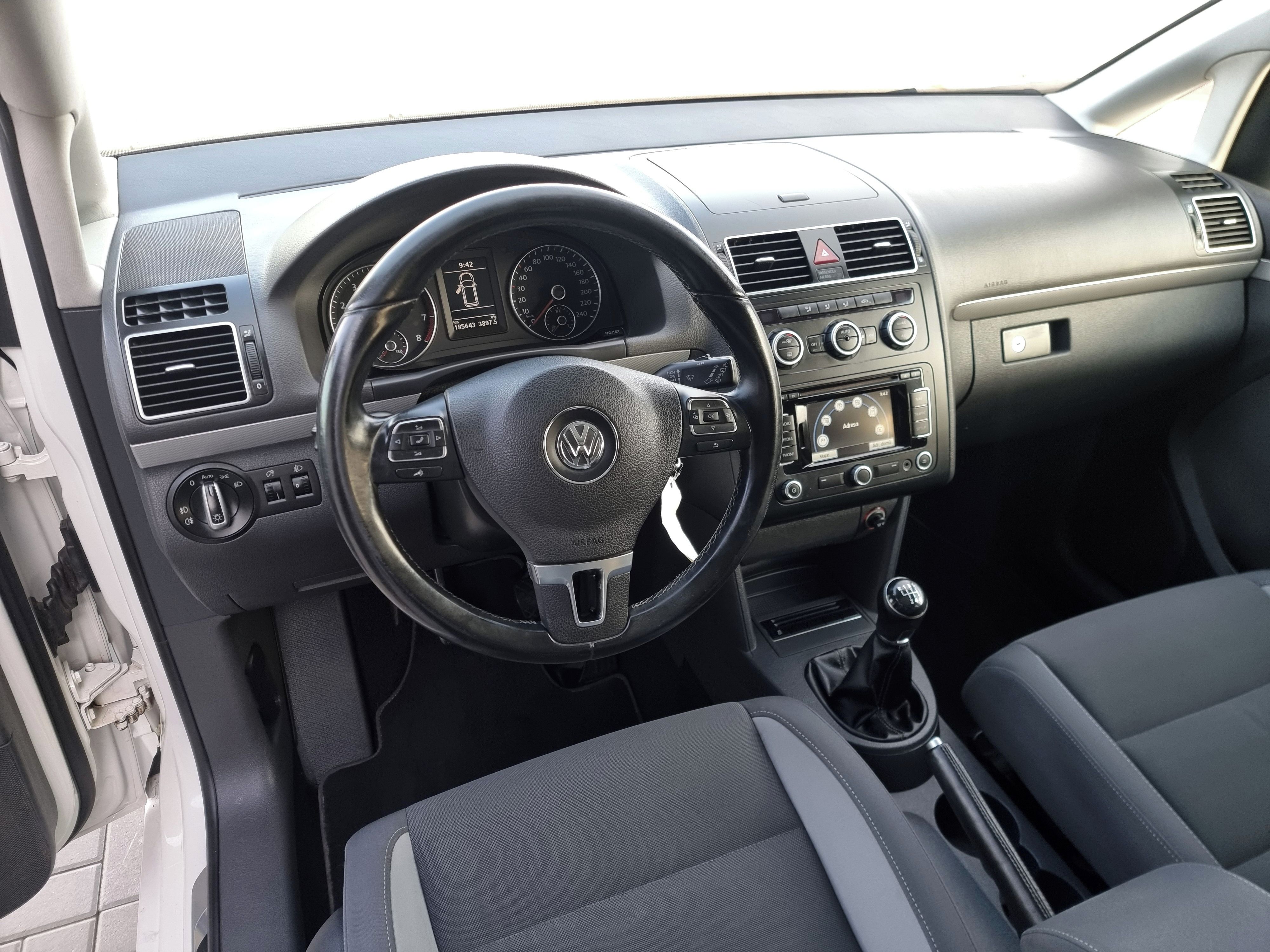 Volkswagen Touran, Life | 1.2TSI |  185tis Najet - fotka 3