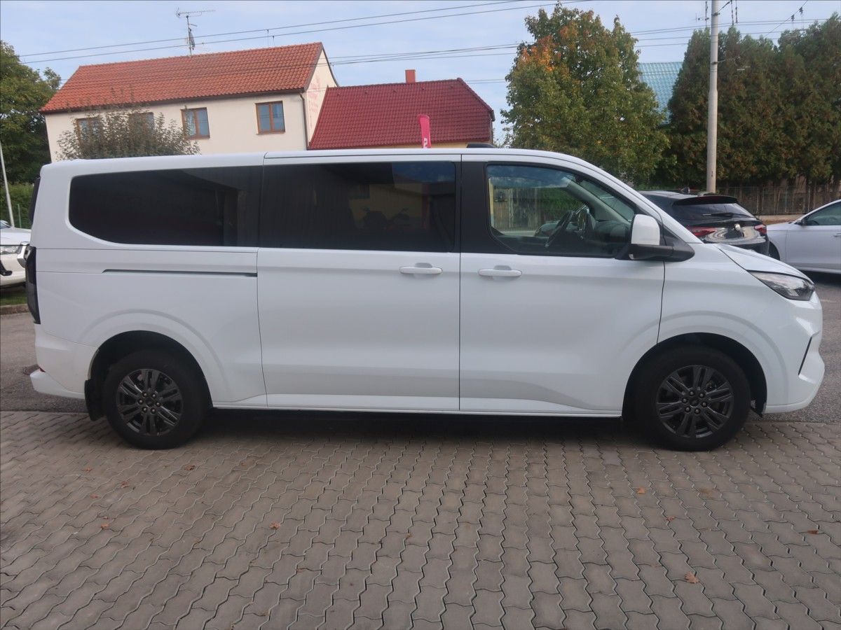 Ford Tourneo Custom, 2,0 L2 Titanium AWD AT - fotka 3