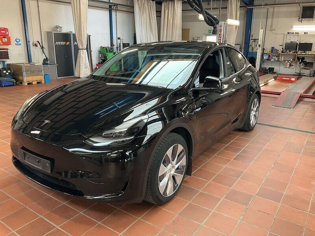 Tesla Model Y, +Tažné,LFP RWD,Záruka, Berlin