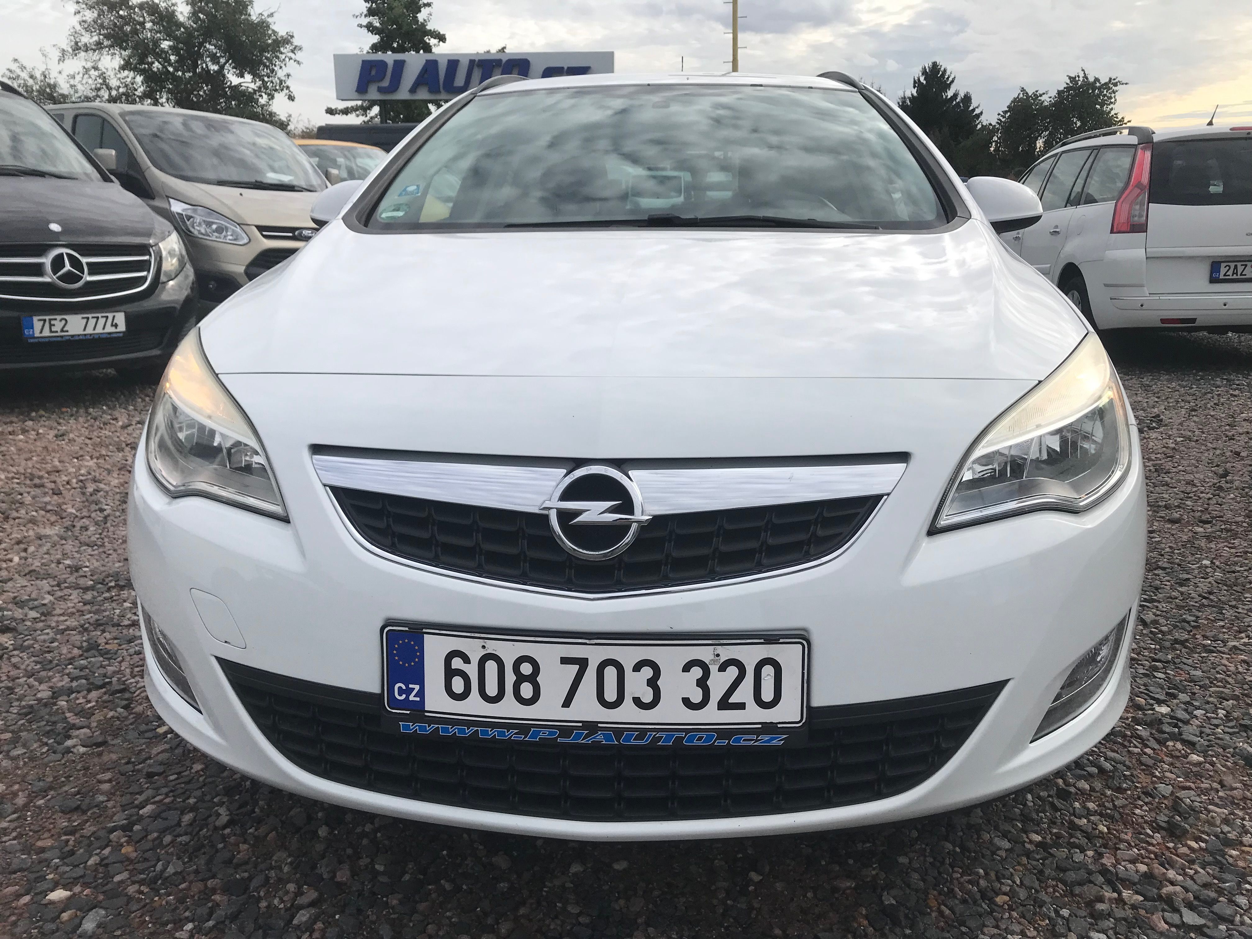 Opel Astra, 1.4i 74 KW,KLIMA ,TEMPOMAT... - fotka 2