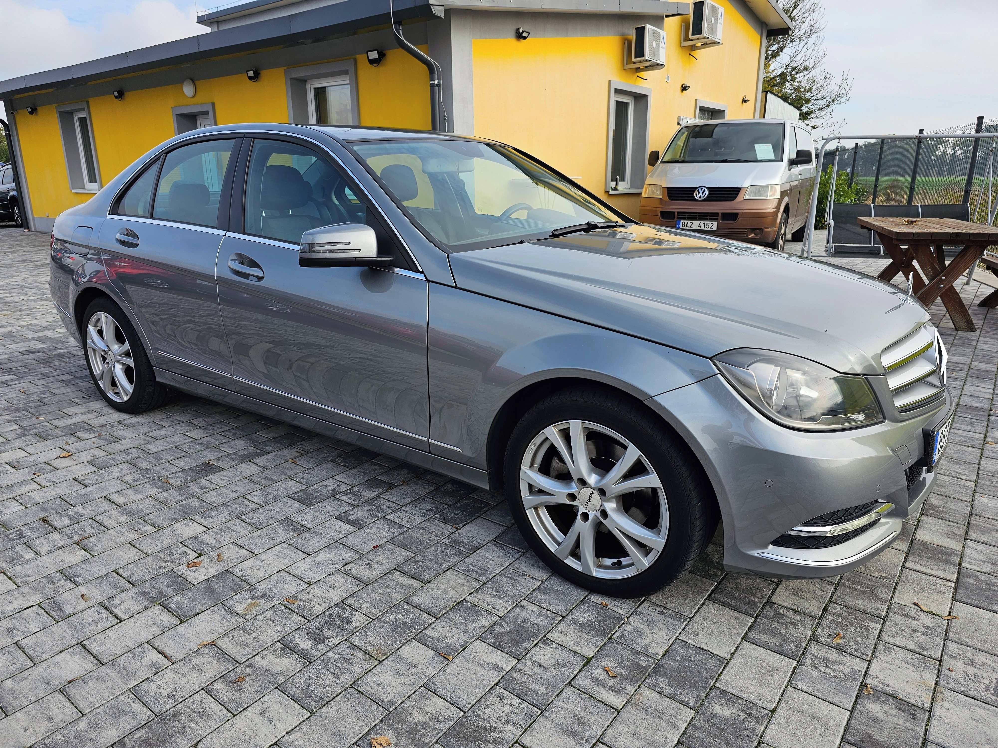 Mercedes-Benz Třídy C, 220 CDI 125 KW - fotka 3