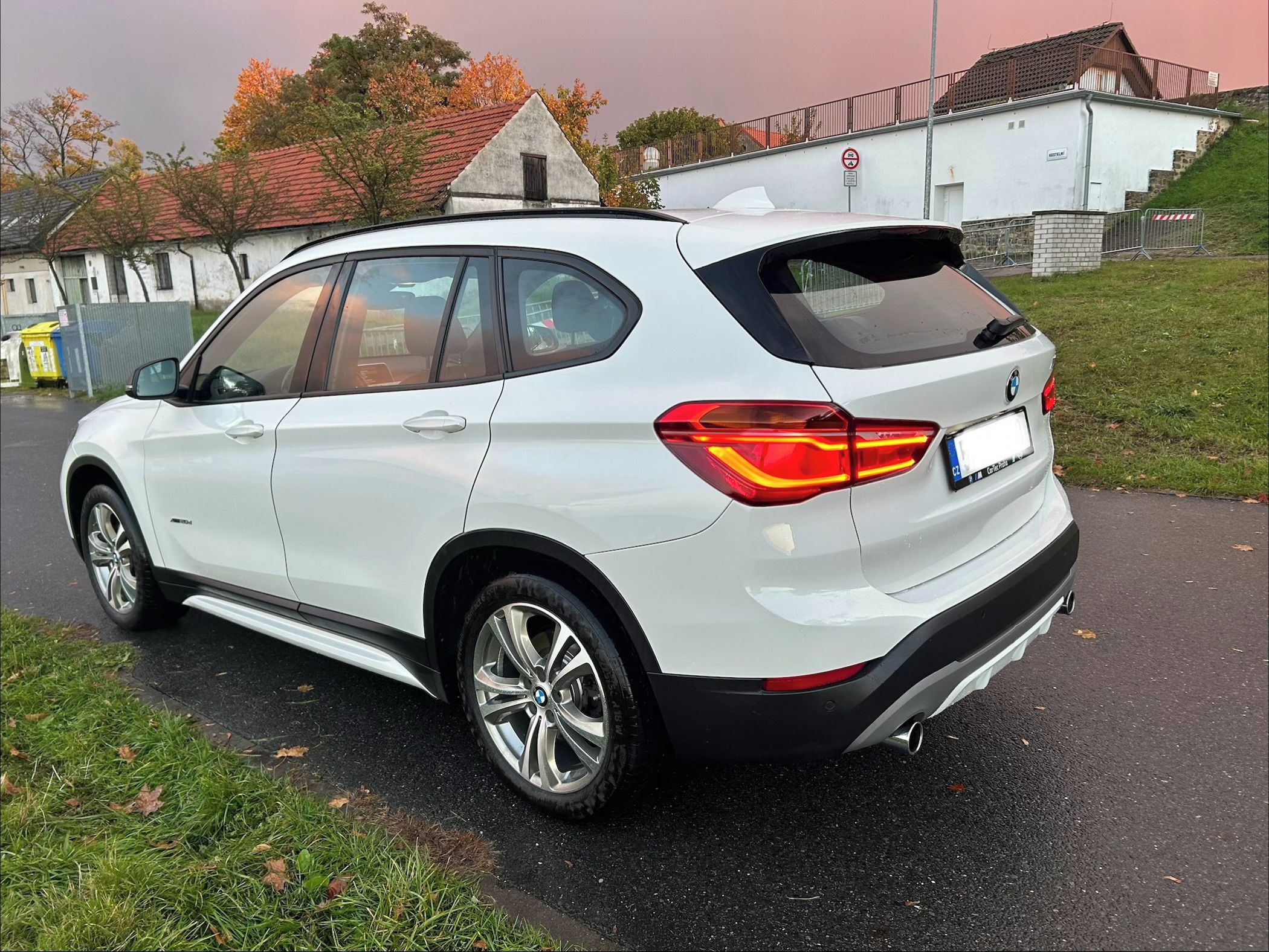 BMW X1, 20D x-drive/140 k/ 2 sady kol - fotka 4