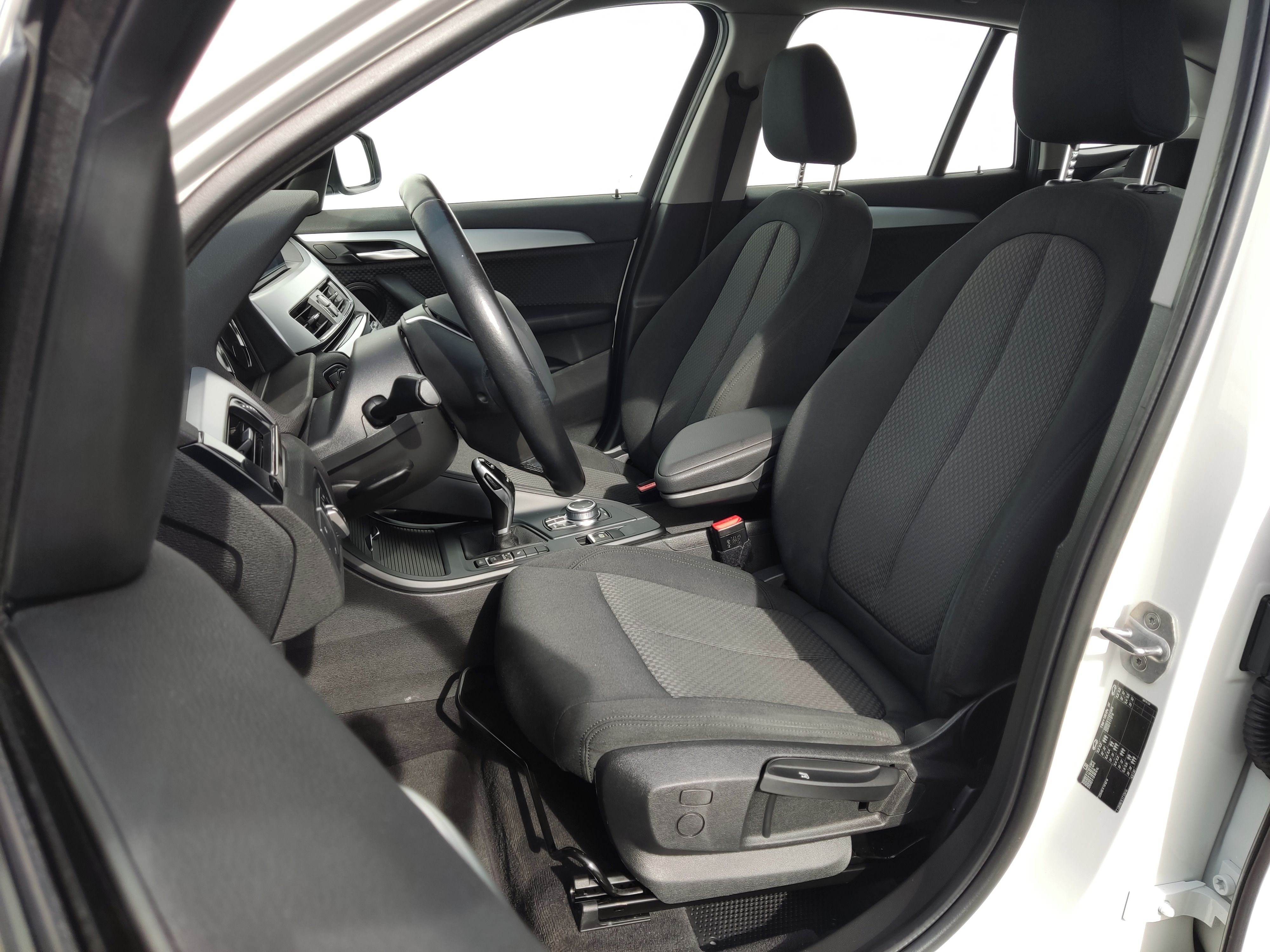 BMW X1, sDrive18d 110 kW Advantage - fotka 6