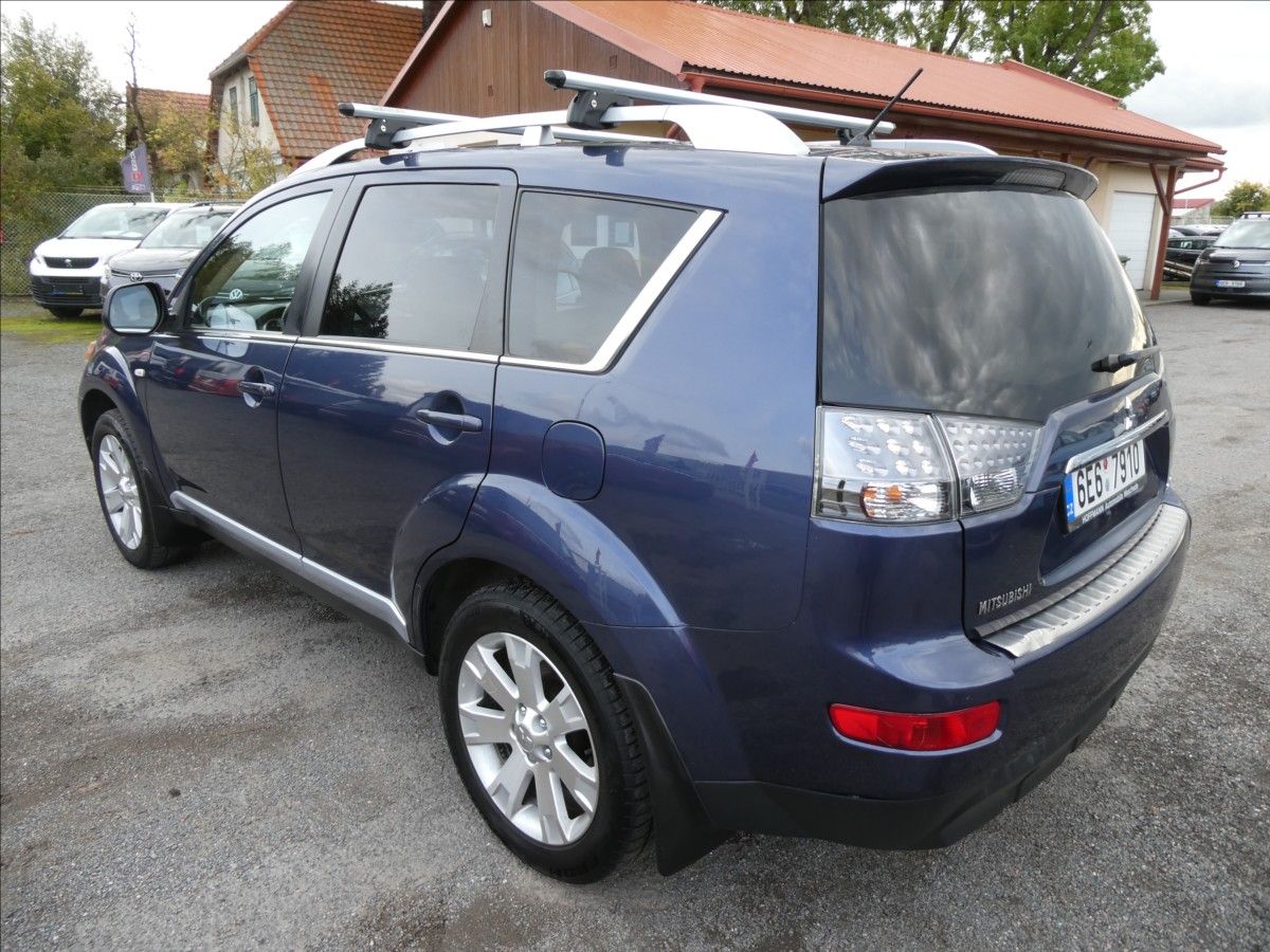 Mitsubishi Outlander, 2,4 i 125kW 7.míst,4x4,automat - fotka 6
