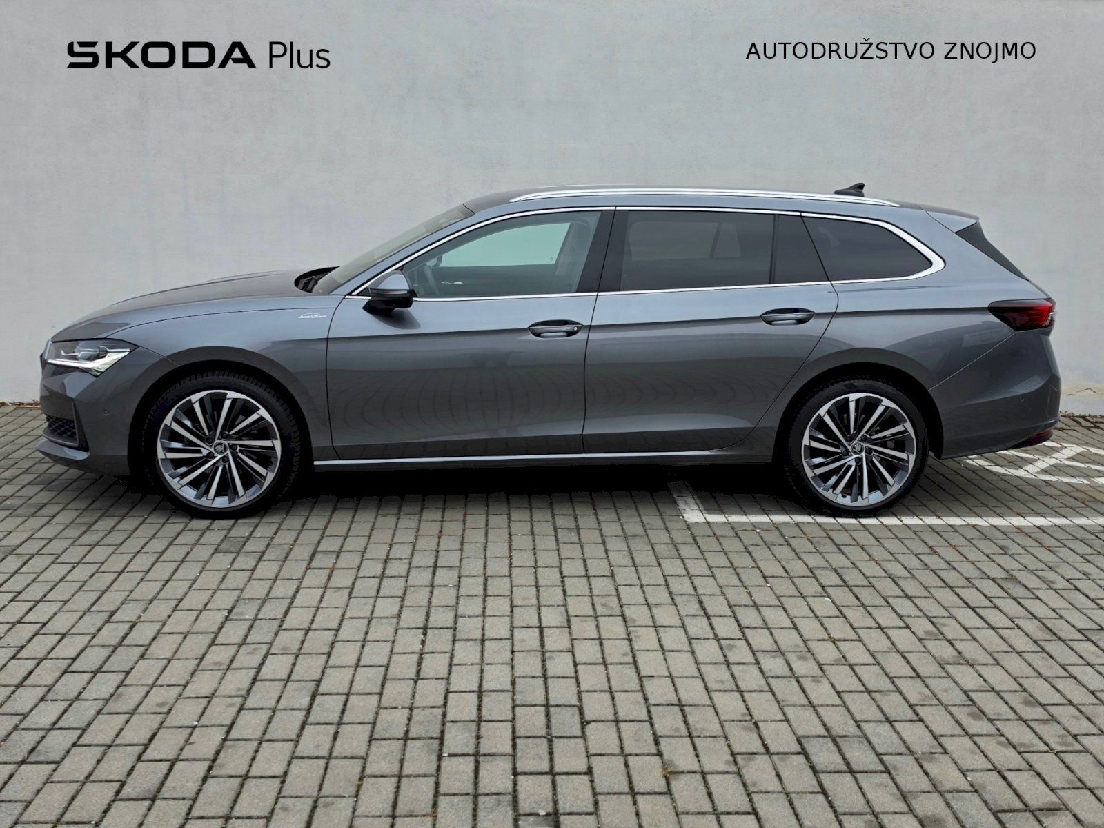 Škoda Superb, COMBI 2,0TDI 110KW DSG L&K - fotka 3