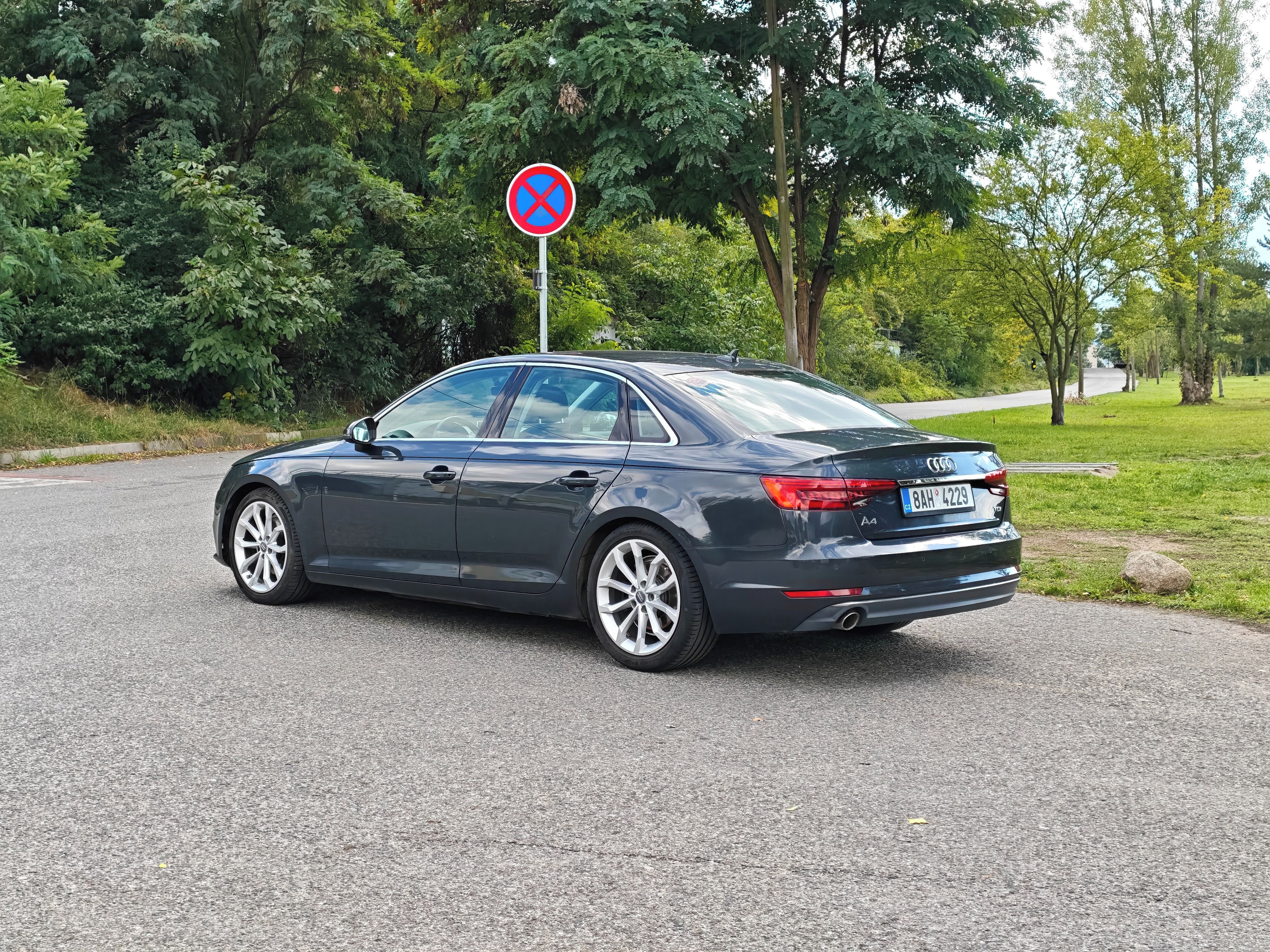 Audi A4, 2,0 TDI 110kW Sedan - B9 - fotka 4