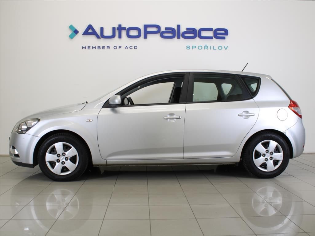 Kia Cee´d, 1,4 i 66kW 1.maj.ČR 75tkm! - fotka 5