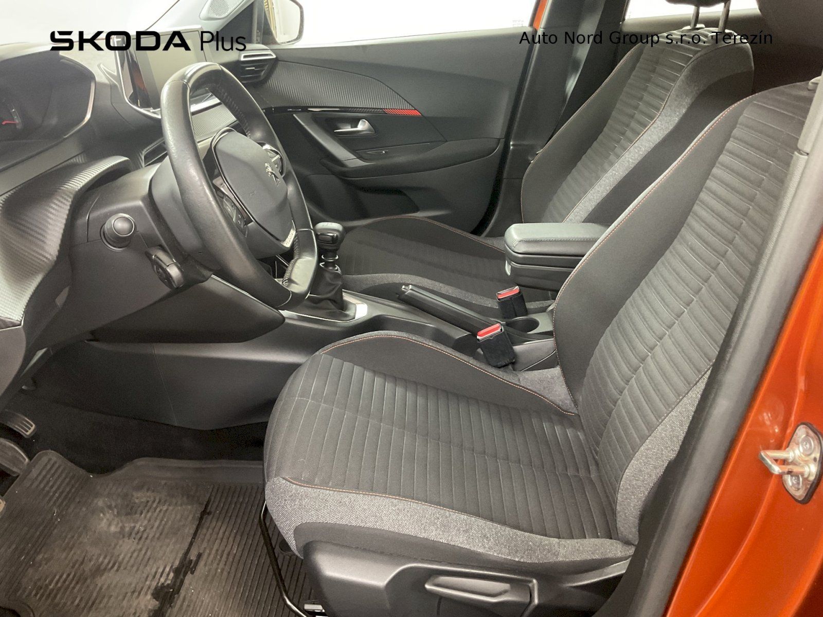 Peugeot 2008, 1,2PT 96kW 1.Maj ČR TAŽNÉ - fotka 5