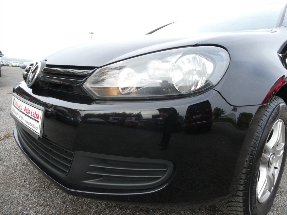 Volkswagen Golf, 1,6 TDi 77kW serviska, závěs - fotka 4