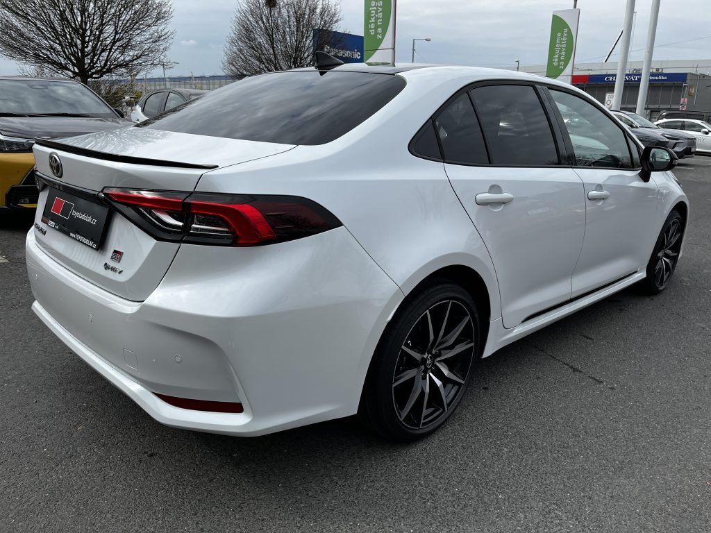 Toyota Corolla, 1.8Hybrid GR Sport ODBĚR IHNED - fotka 4