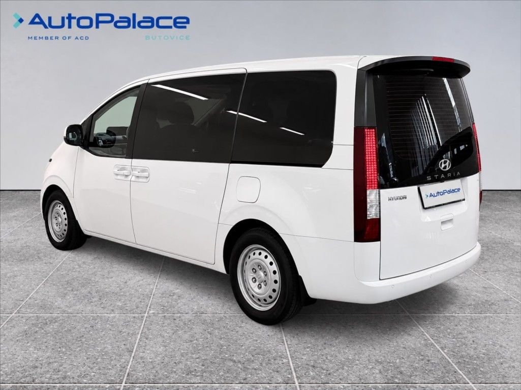 Hyundai Staria, 2,2 130 KW COMFORT KAM DPH 9 m - fotka 3