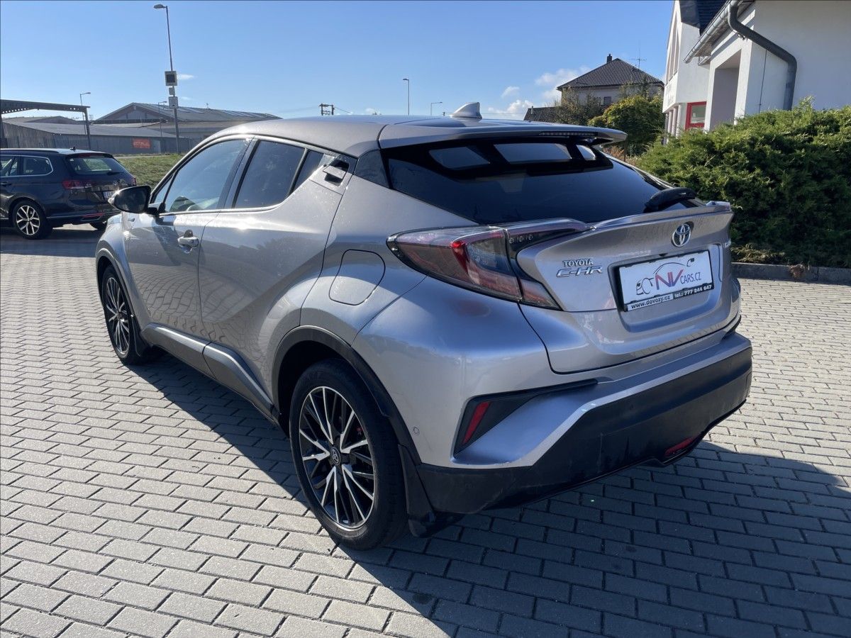 Toyota C-HR, 1,8 i 72kw Hybrid e-CVT - fotka 3