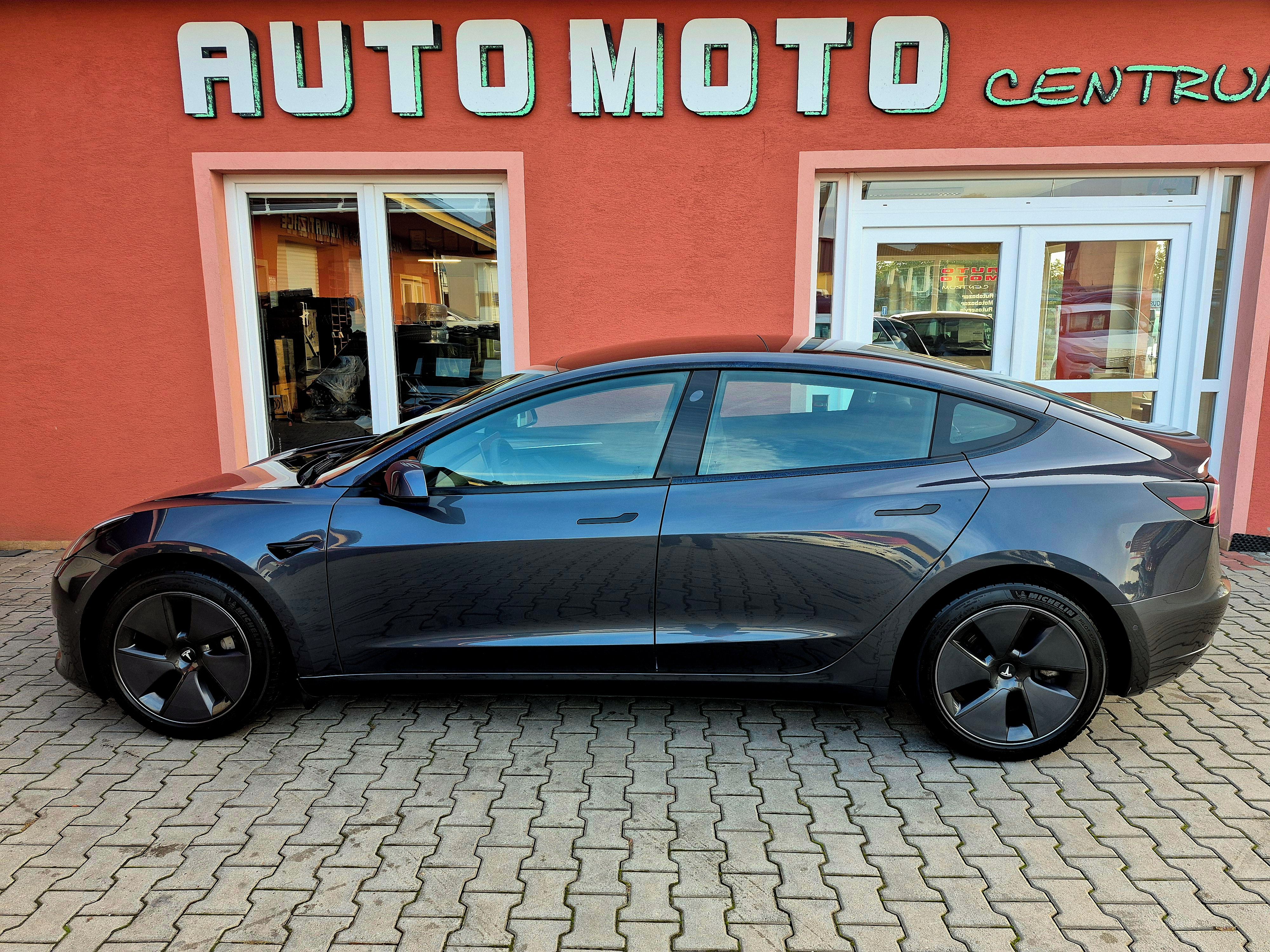 Tesla Model 3, Long Range Dual Motor 366 kW - fotka 2
