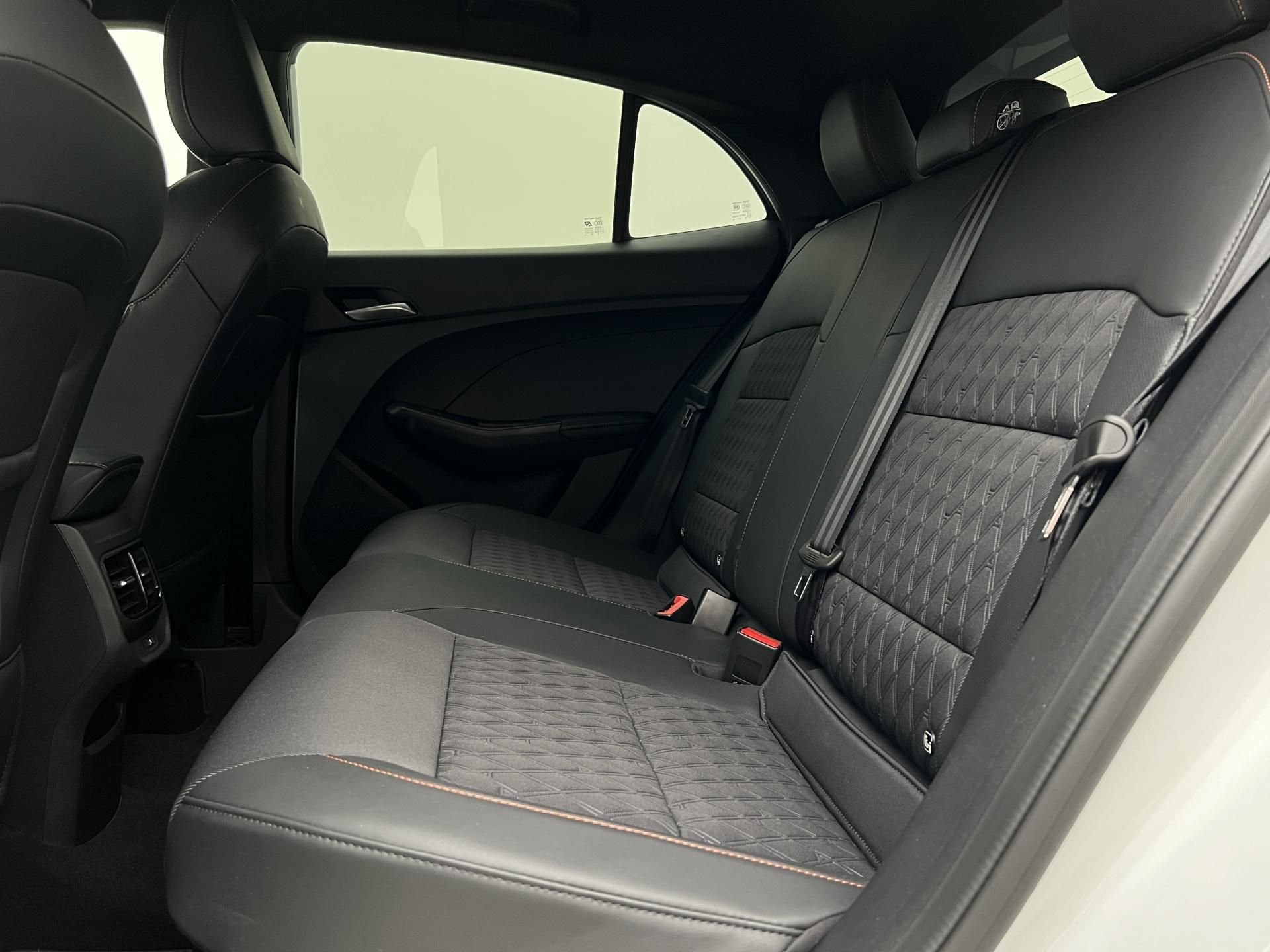 MG MG3, EXCLUSIVE HYBRID+ AUT CZ 1.maj - fotka 6