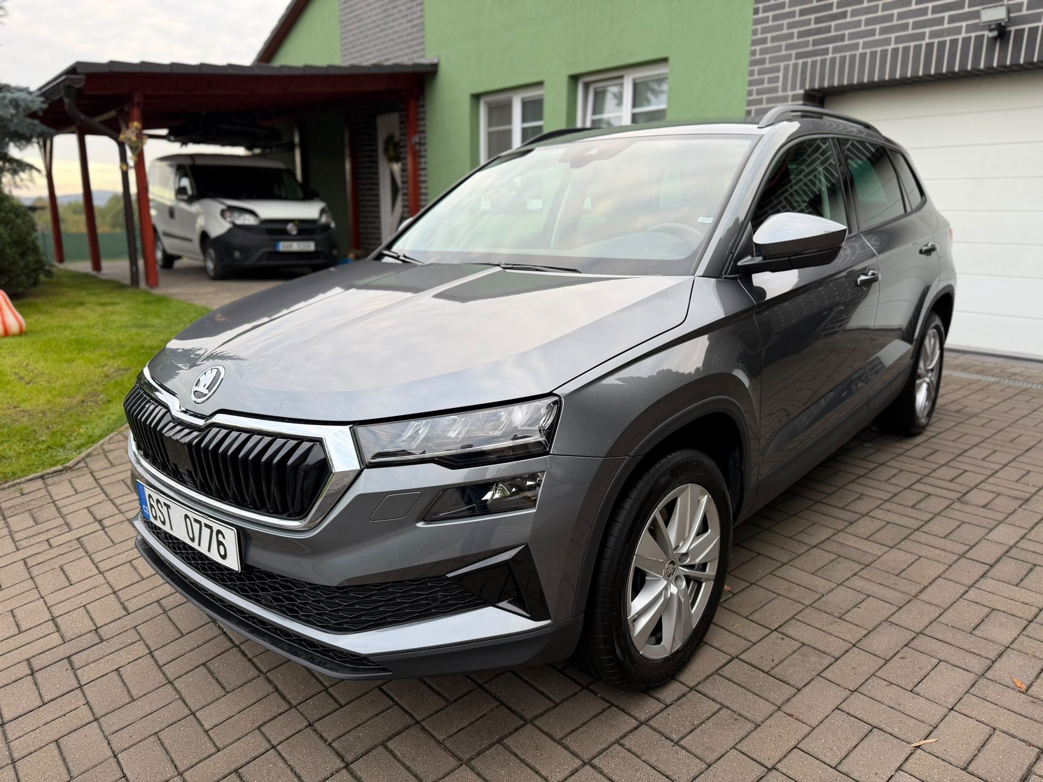 Škoda Karoq, 1,5tsi-110kw,DSG,CZ,1maj,DPH - fotka 2