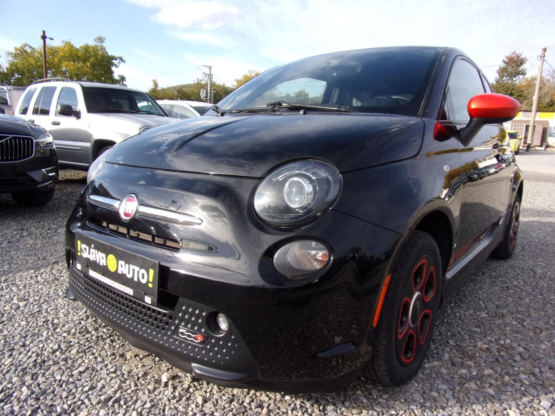 Fiat 500E, 24kWh 83kW SYMPATICKÉ VYBAVENÉ