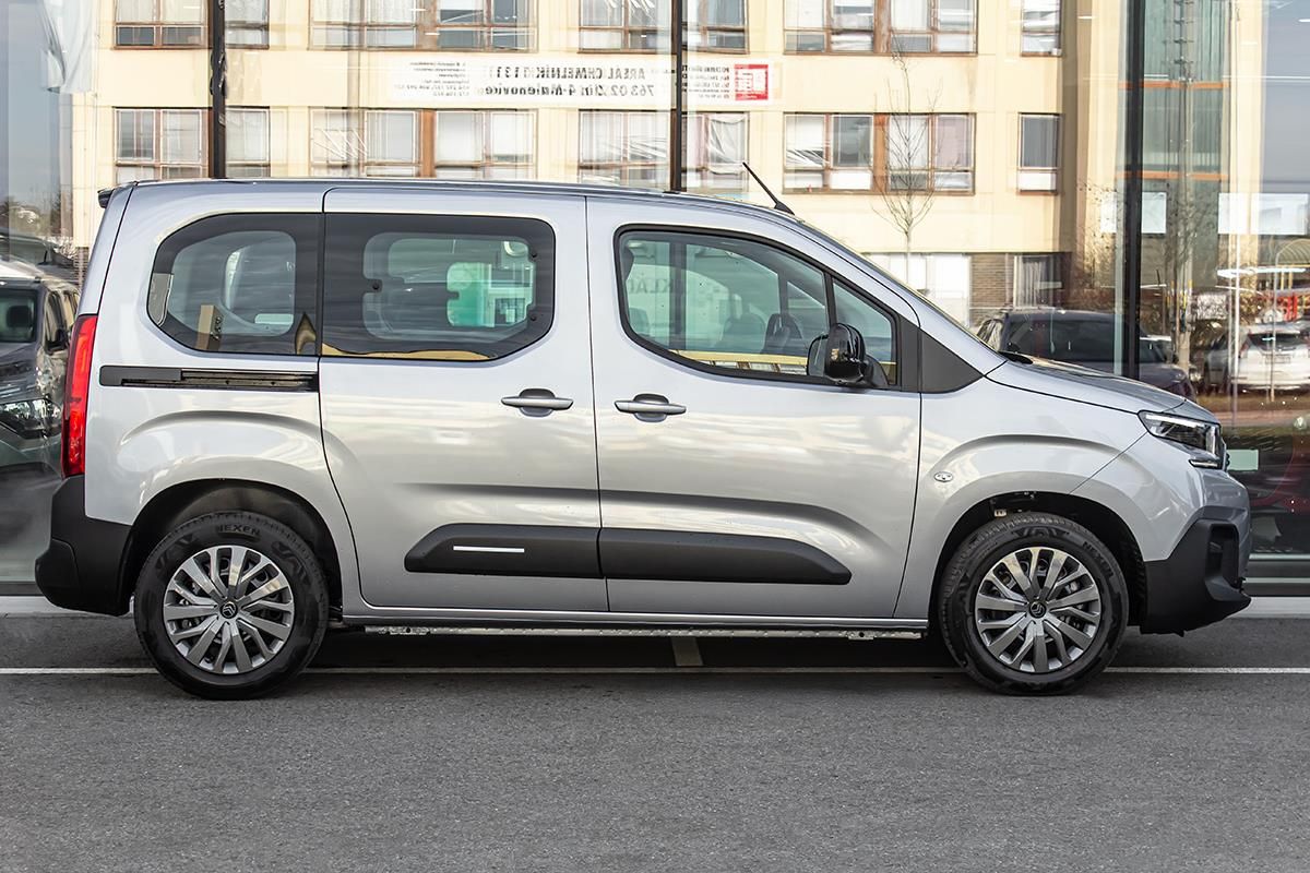 Citroën Berlingo, 1,2 PLUS benzín 110k + ZIMA - fotka 5