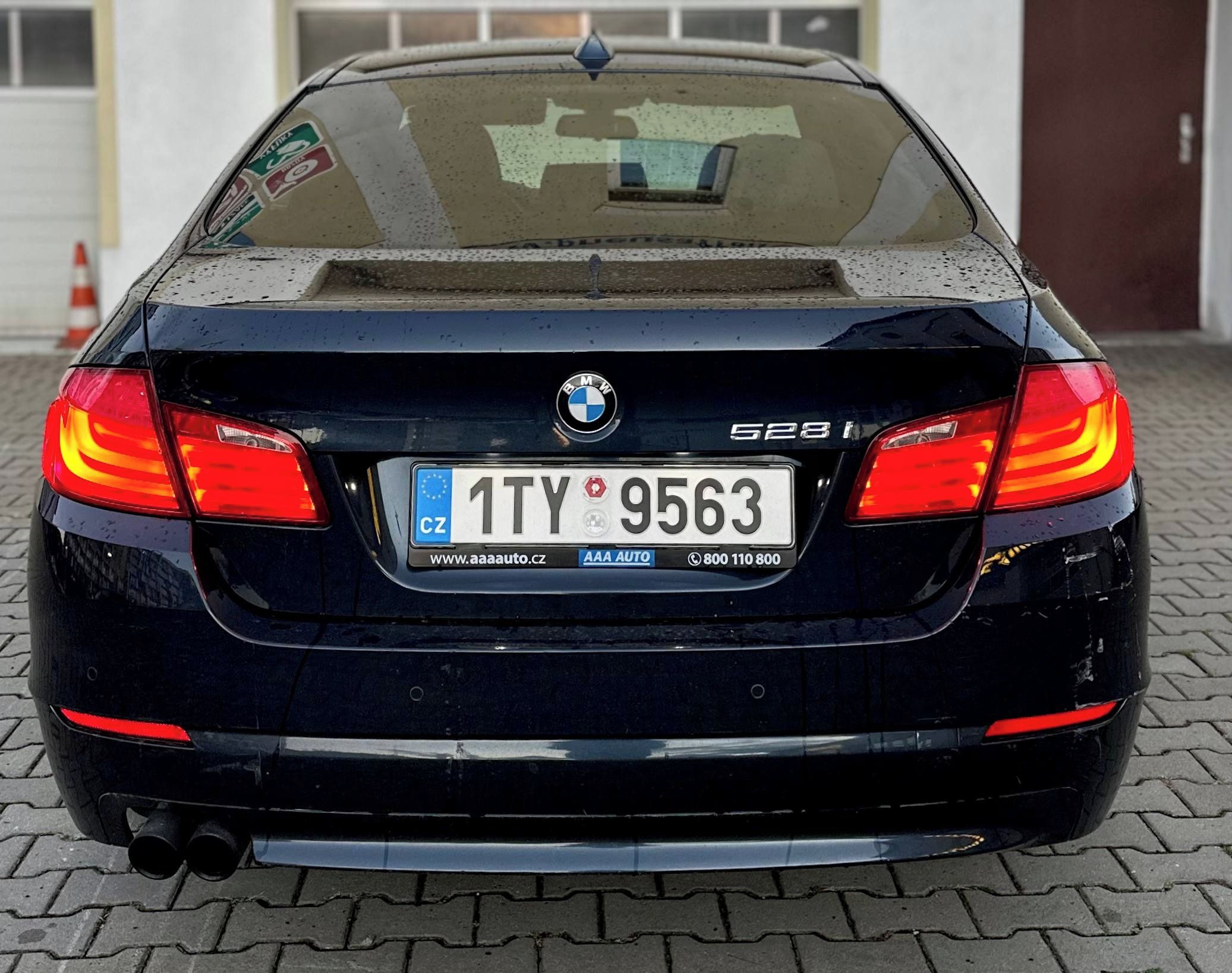 BMW Řada 5, 528i F10 3.0 R6 N53 2010 - fotka 5
