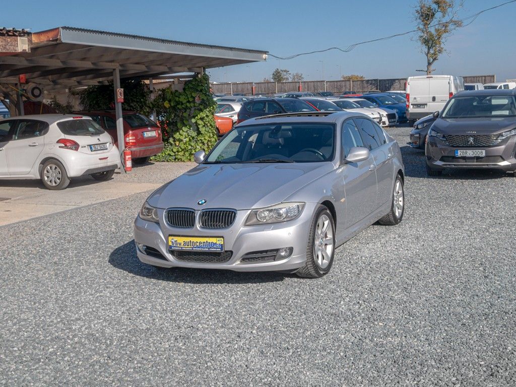 BMW Řada 3, 325i 160KW mat HK – NAVIGACE