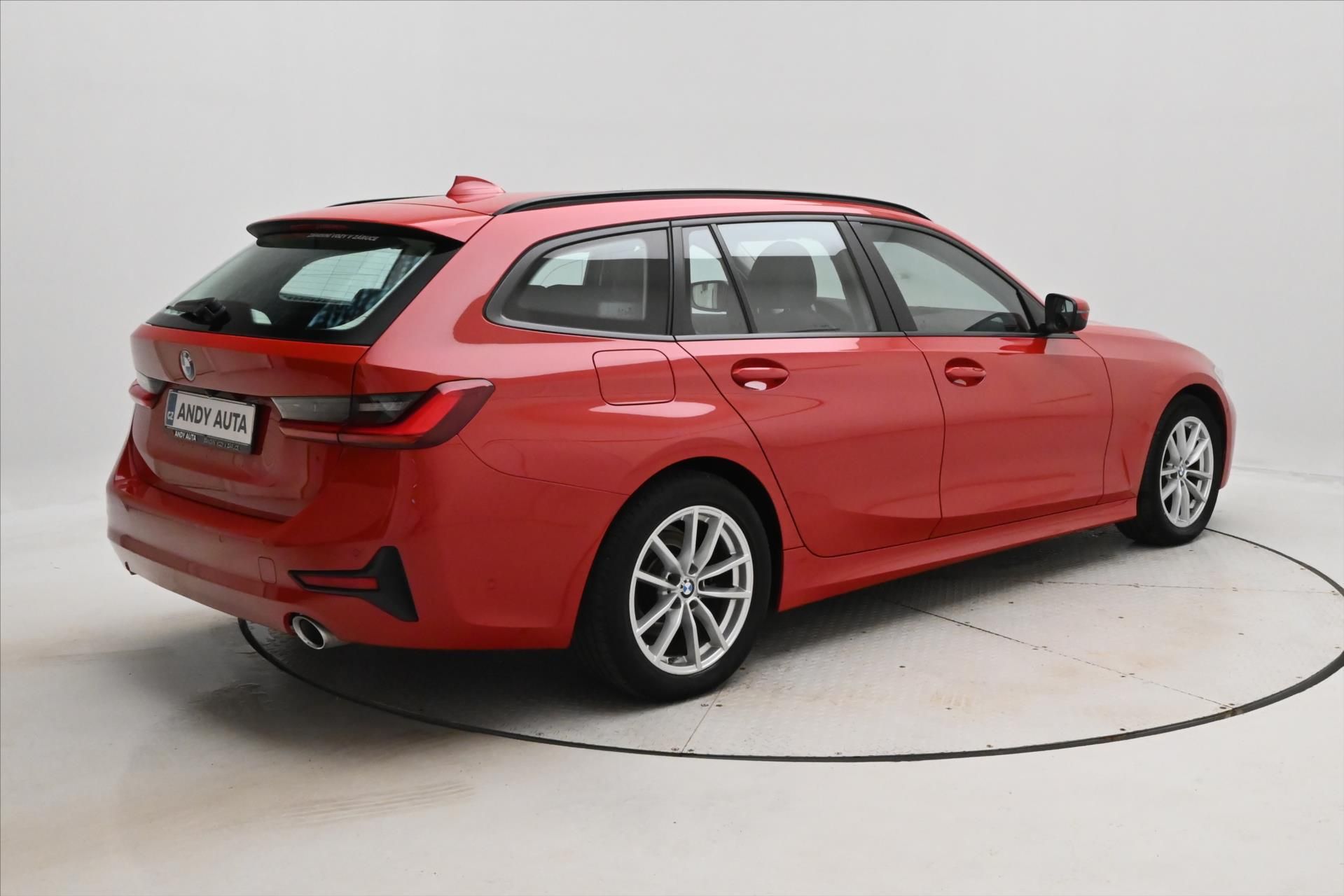 BMW Řada 3, 2,0 320d 140 kW Steptronic Zár - fotka 5