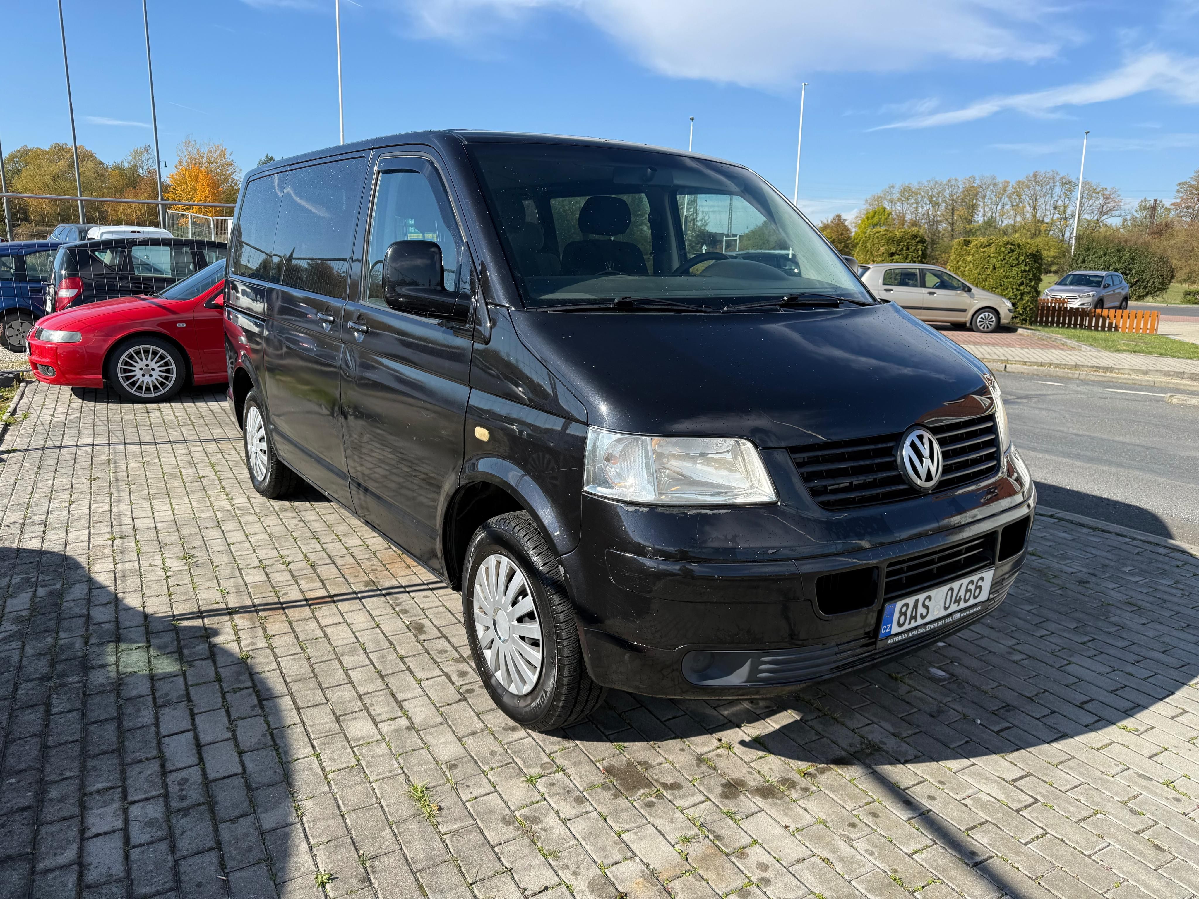 Volkswagen Transporter, T5 2,5 TDi 96 kw.9 míst..2006