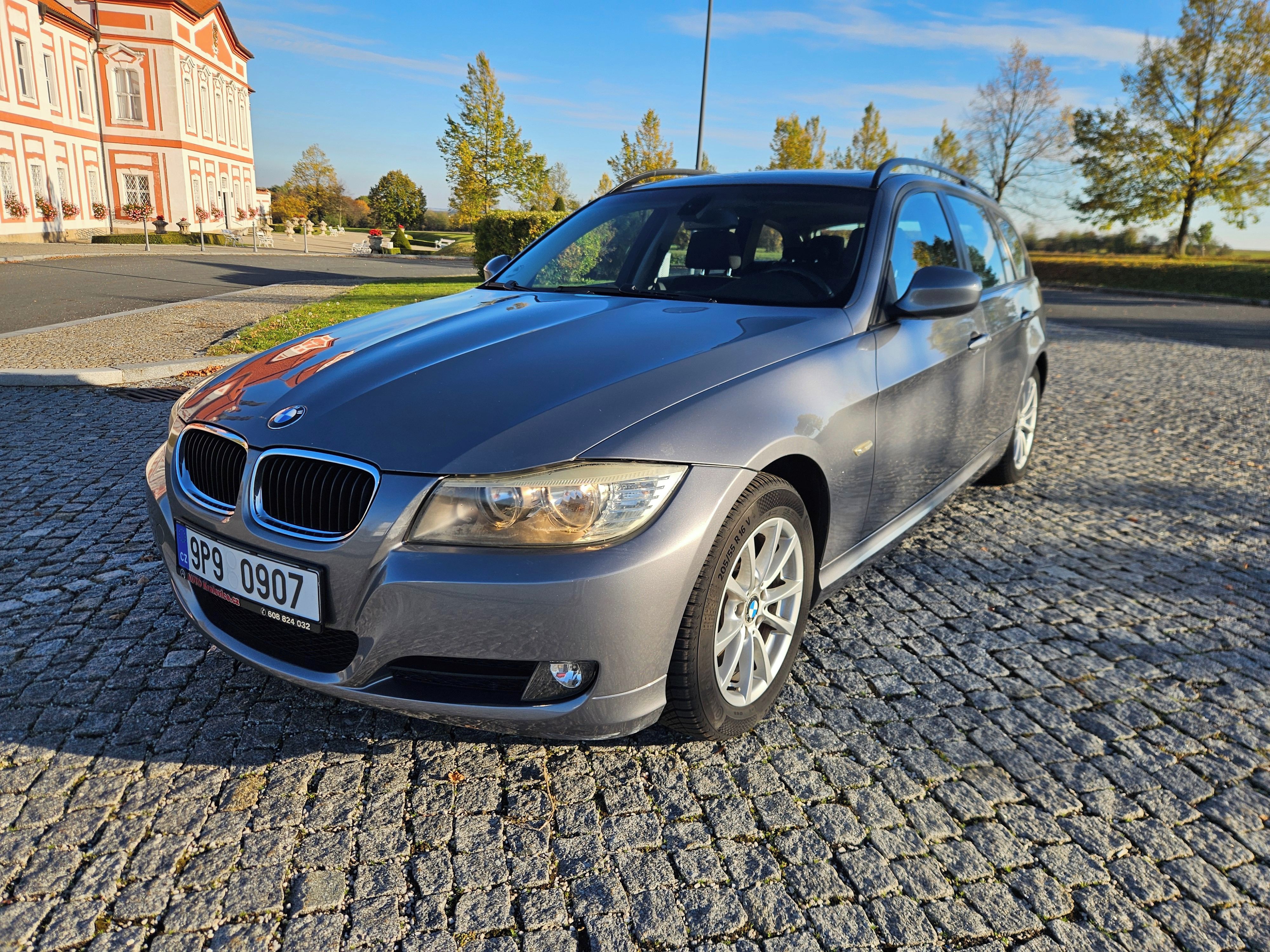 BMW Řada 3, 320I 125kw, PĚKNÝ STAV,SPLÁTKY - fotka 2
