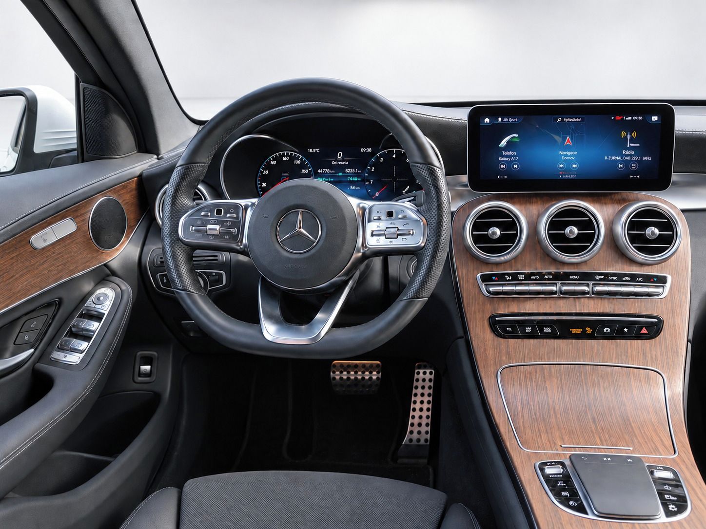Mercedes-Benz GLC, Mercedes-Benz GLC 200 4MATIC - fotka 3