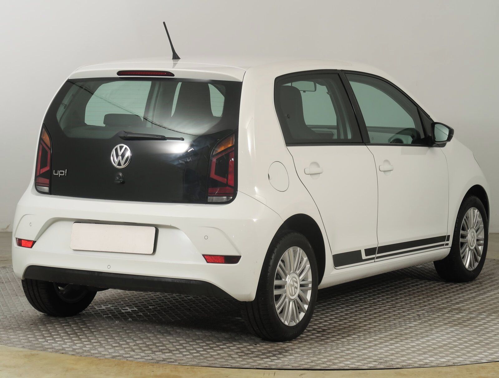 Volkswagen Up!, 1.0 MPI, ČR,1.maj - fotka 5