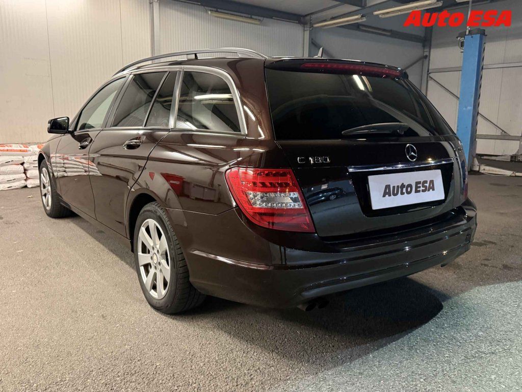Mercedes-Benz Třídy C, 2.2 CDi - fotka 2