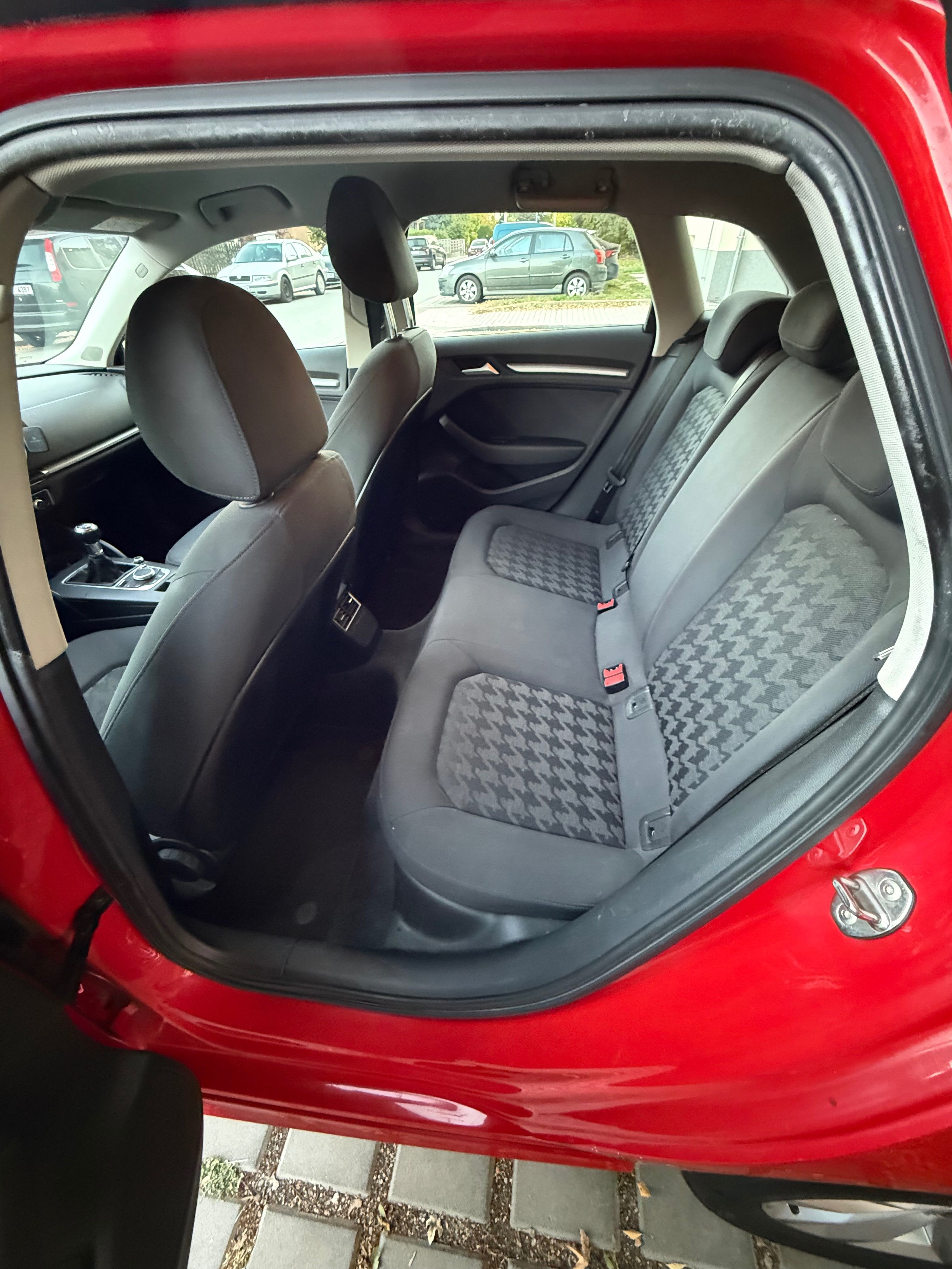 Audi A3, 1,6 TDi 81 kw - fotka 5