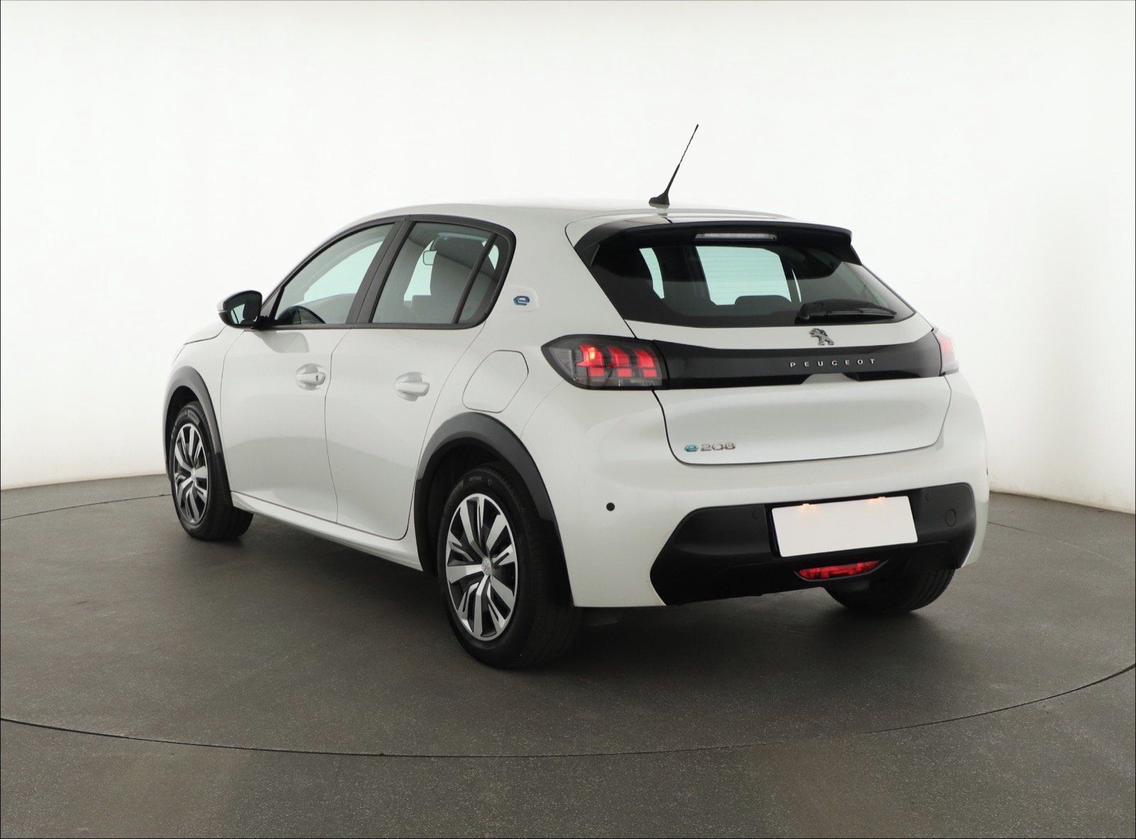 Peugeot 208, 50 kWh, SoH 92%, Active - fotka 4
