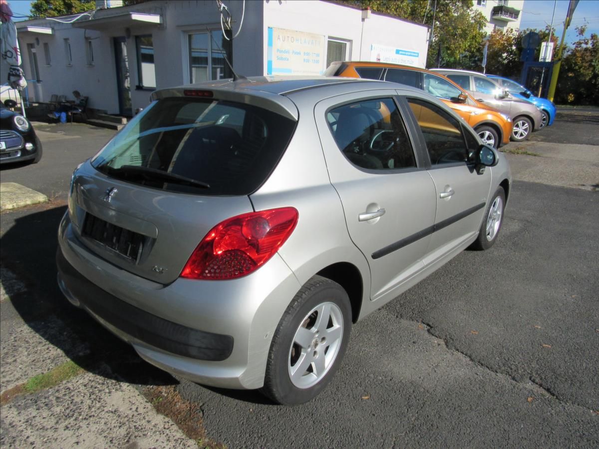 Peugeot 207, 1,4 i 70kW - fotka 6