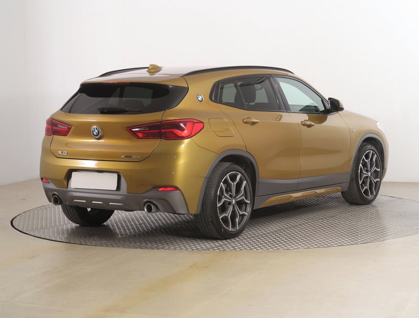 BMW X2, xDrive18d, M Paket, 4X4 - fotka 5