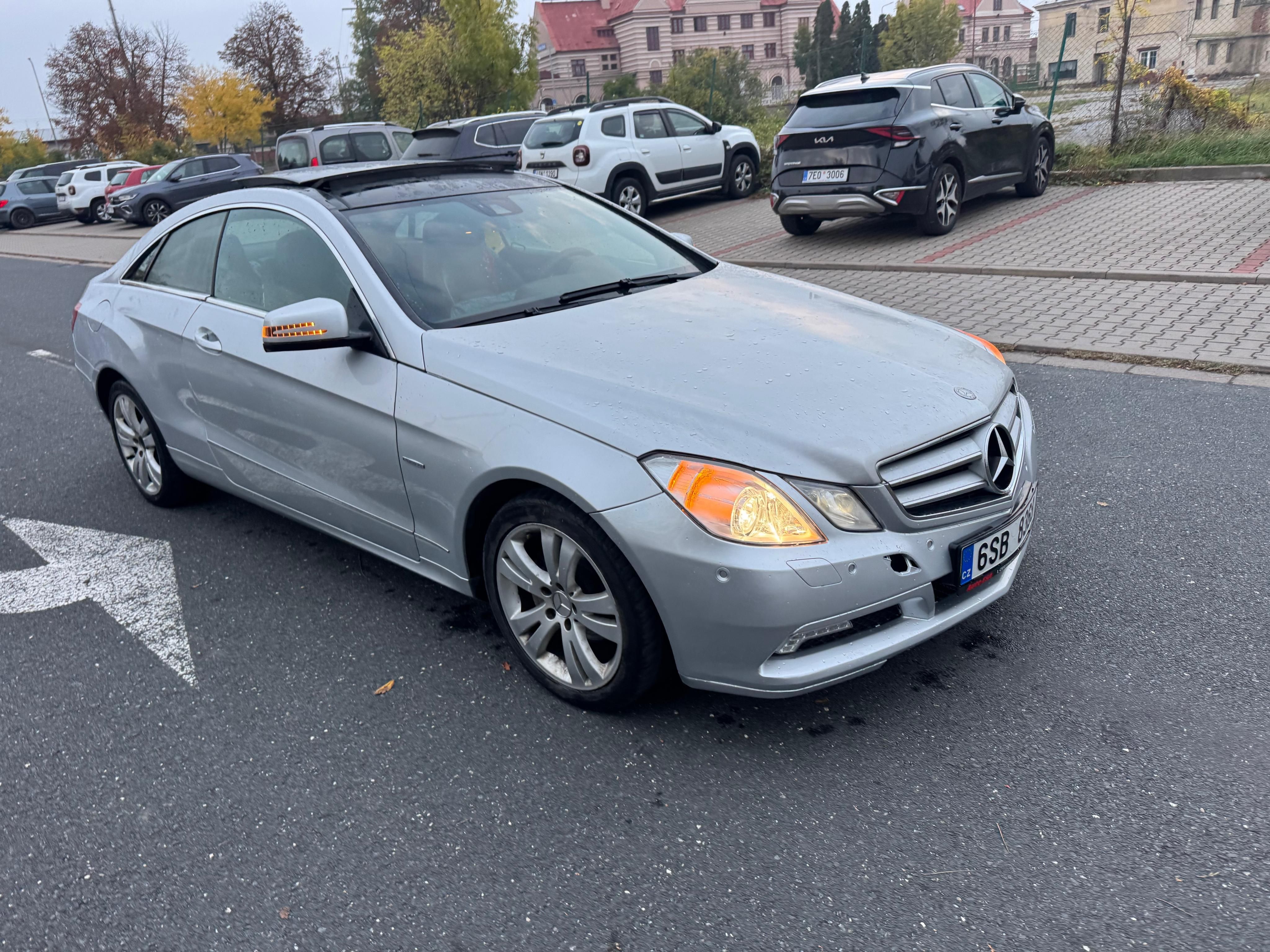 Mercedes-Benz Třídy E, Prodam Mercedes E coupe C207 2 - fotka 3