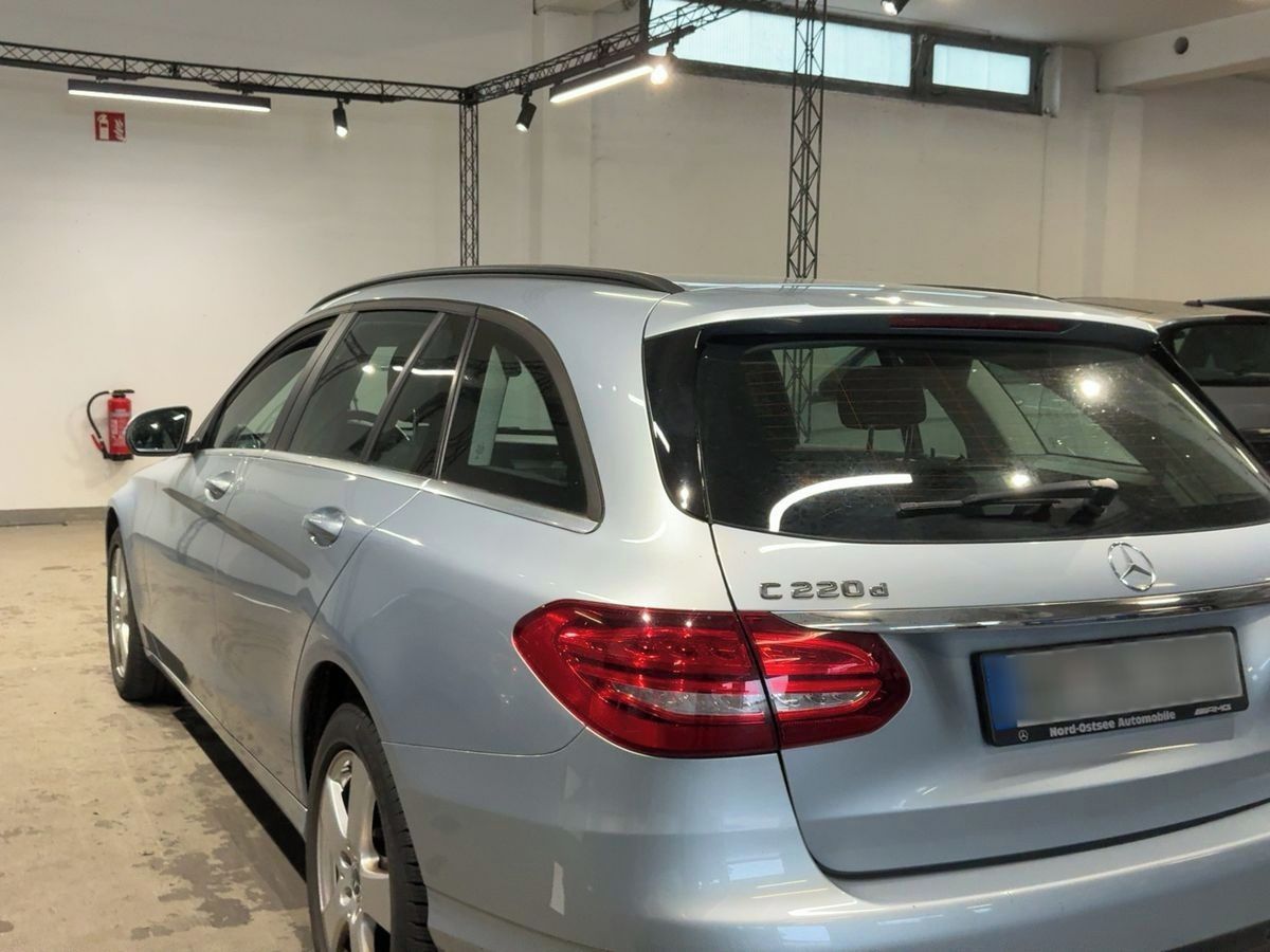 Mercedes-Benz Třídy C, C 220 d T 4Matic - fotka 2