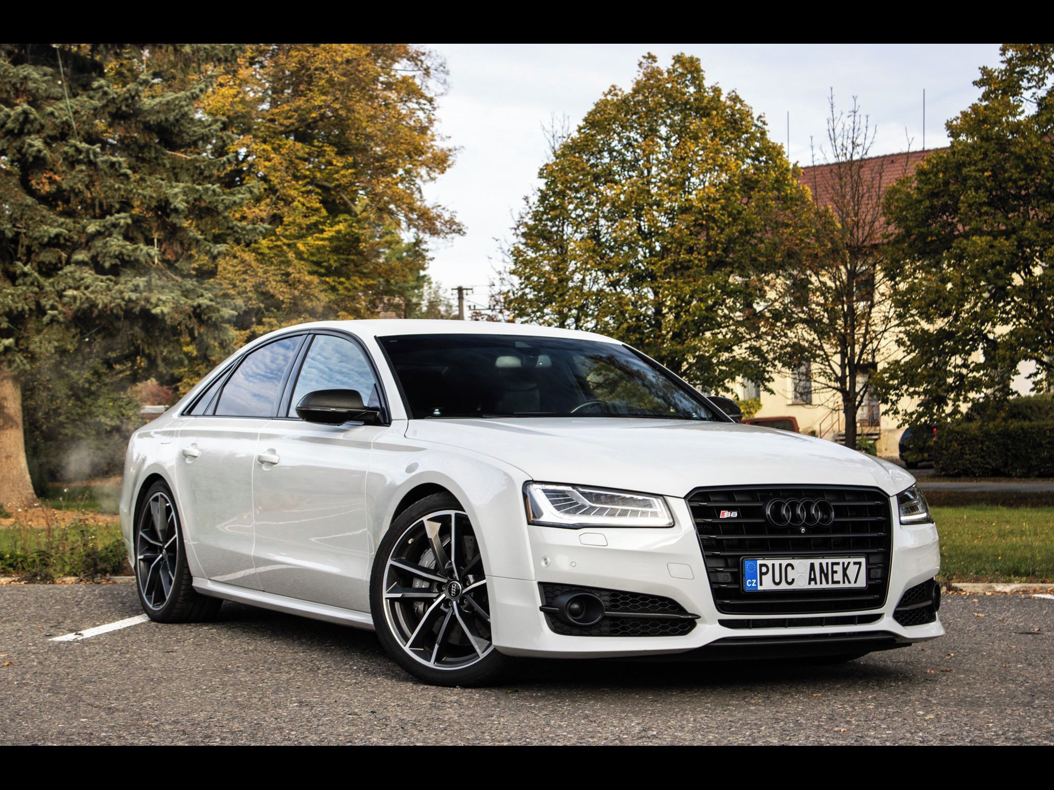 Audi S8 - fotka 3