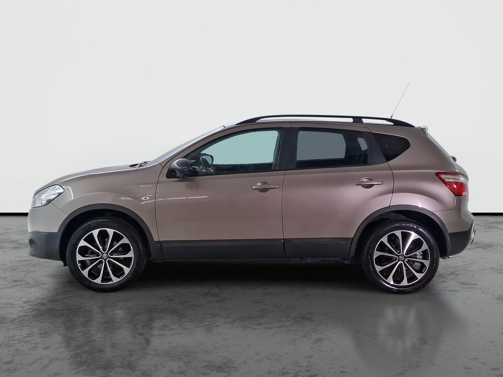 Nissan Qashqai, 1.6, Kožené sedačky, Xenony - fotka 3